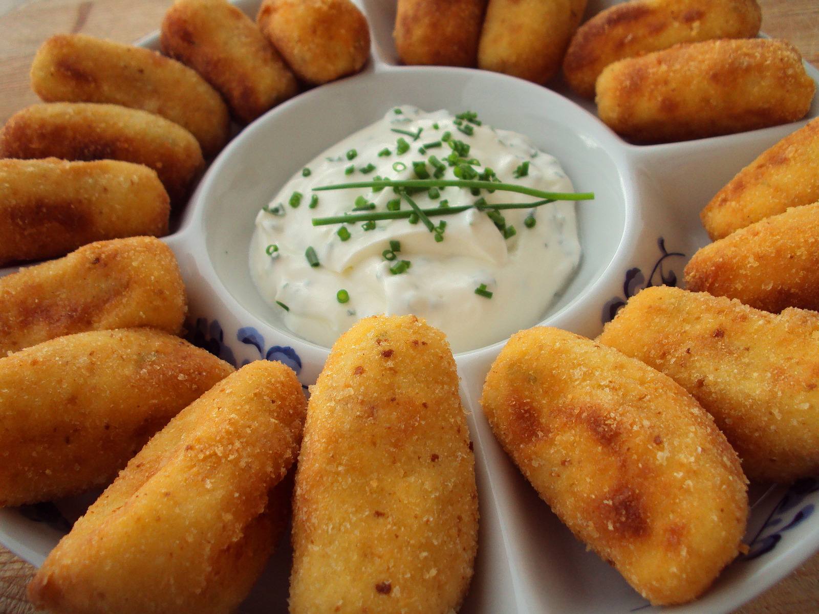 Kroketi sa pršutom i lukom