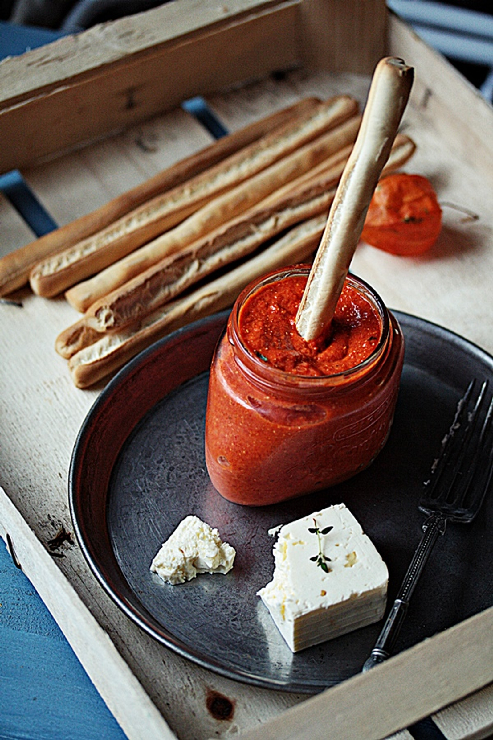 Dip od pečenih paprika i feta sira