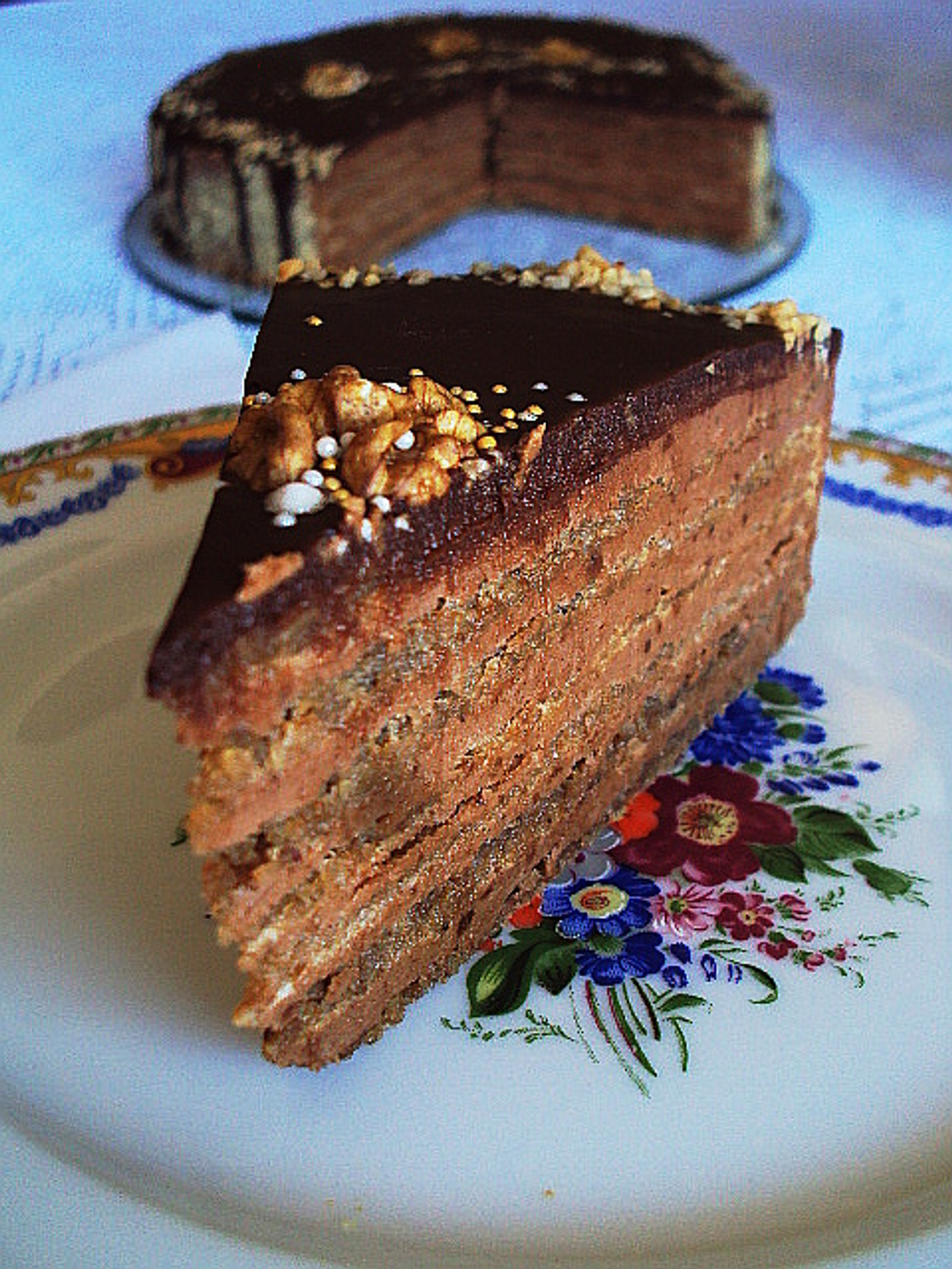 Svečana torta sa orasima i čokoladom