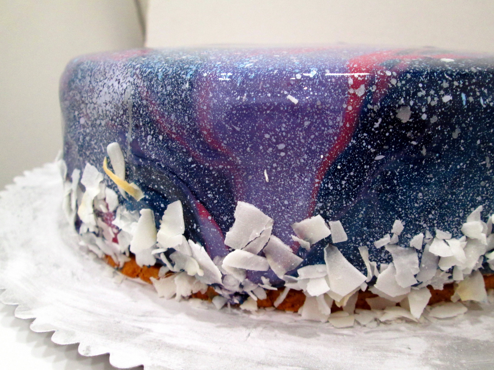 Torta (entremets) s jagodama, limunom i bosiljkom
