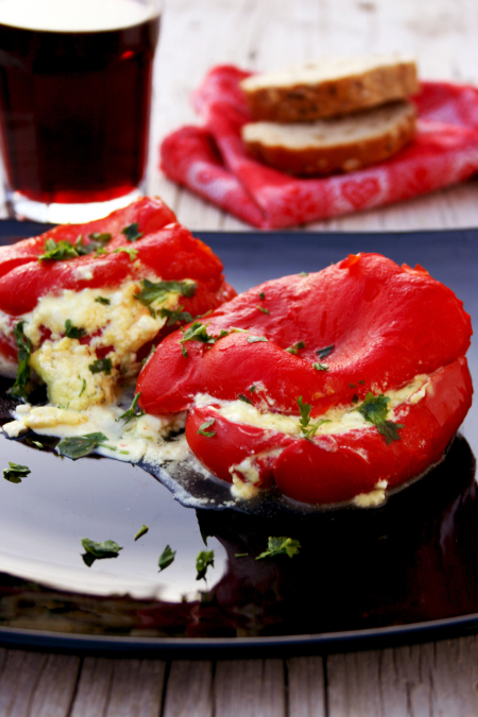 Pečene paprike punjene feta sirom