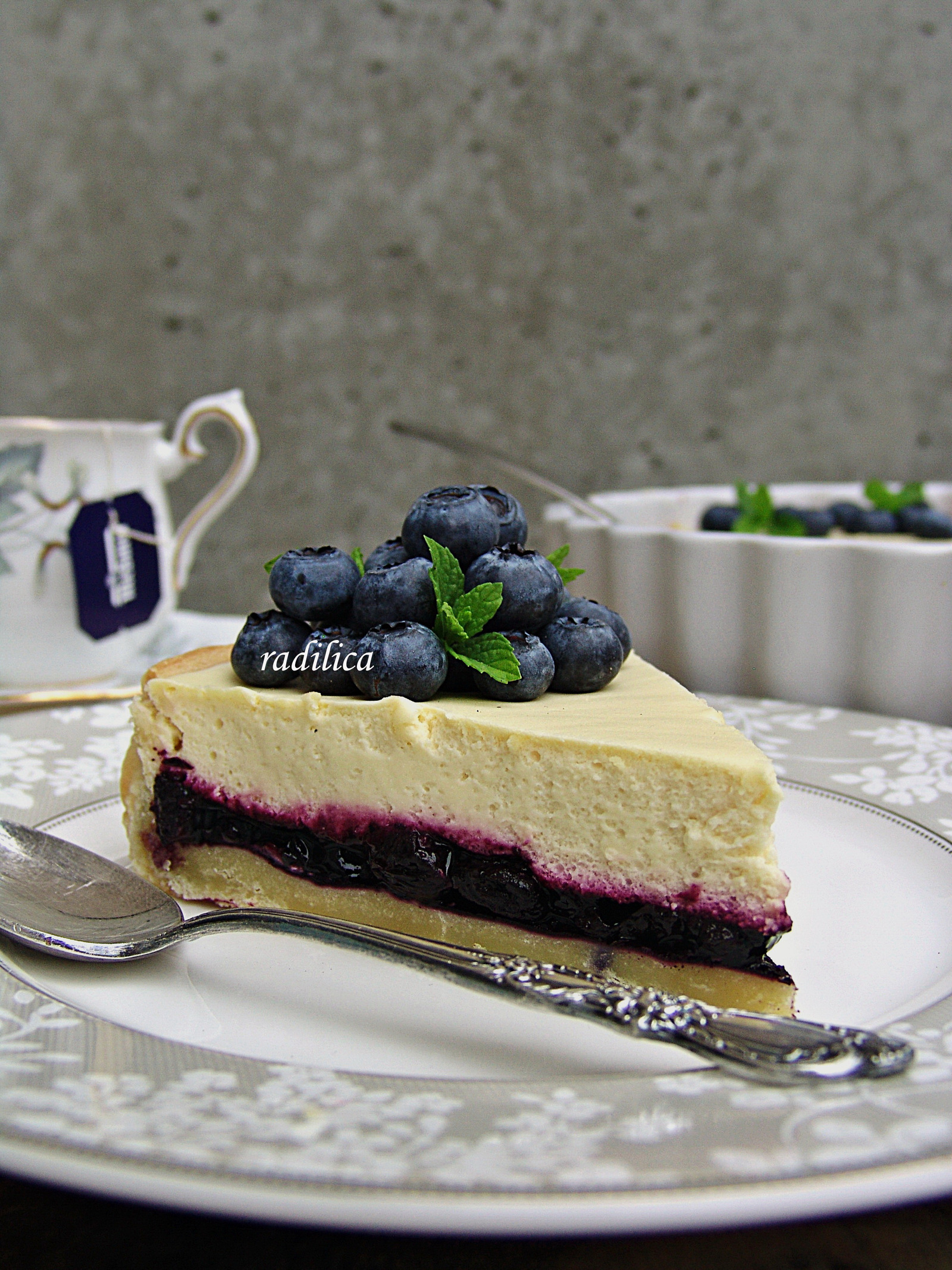Tart sa Borovnicama i Penom od Limuna