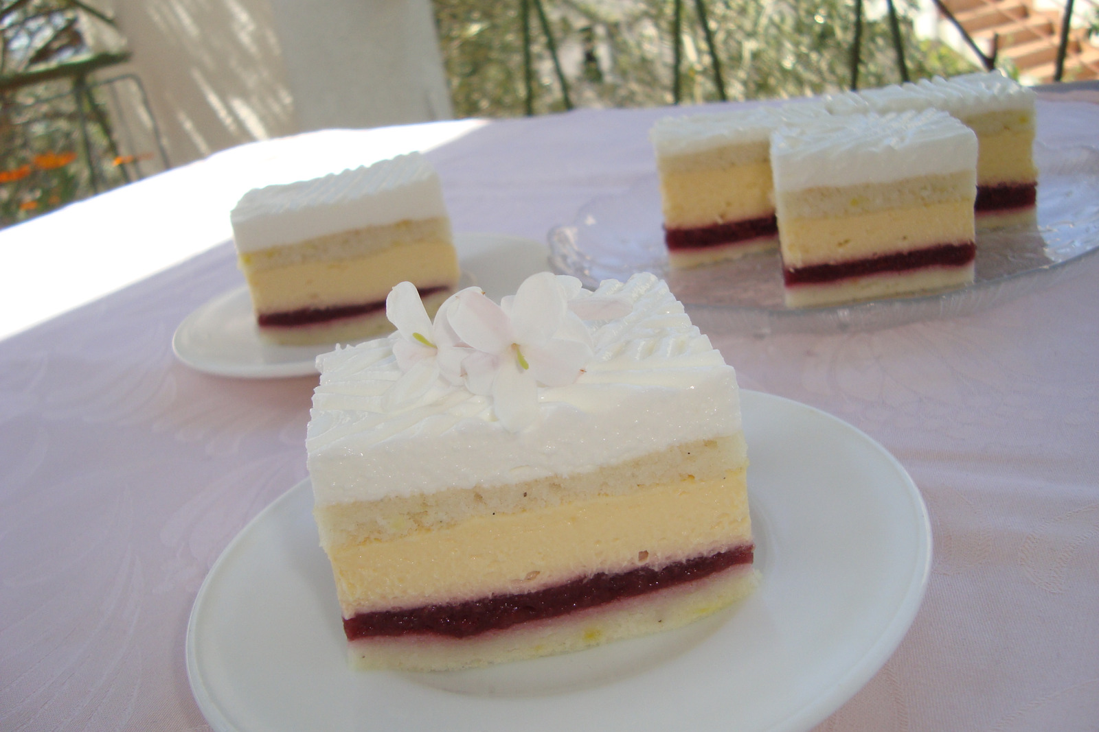 Kocke s Višnjama i Kremom od Vanilije