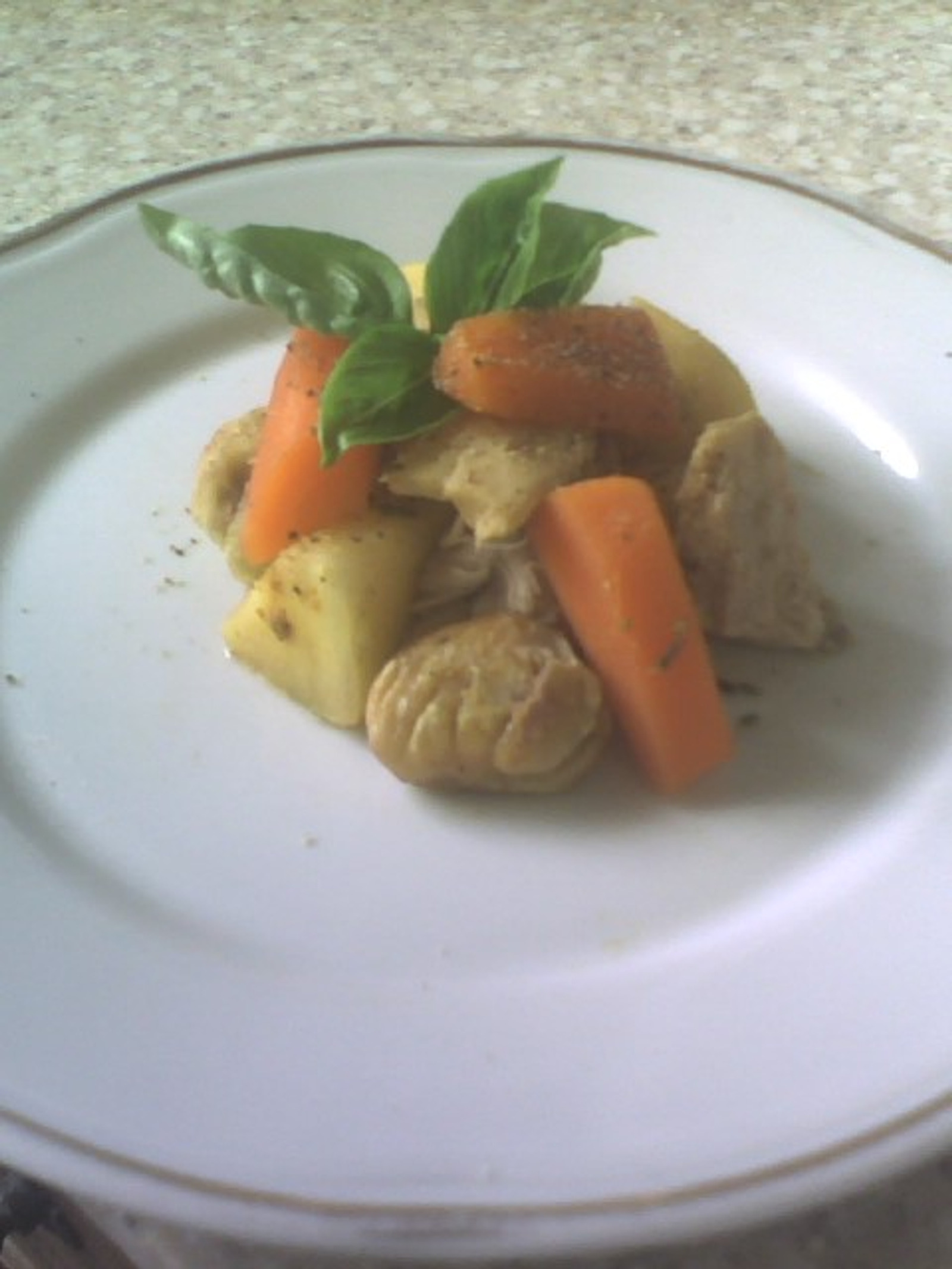 Curry piletina s kestenom i jabukama