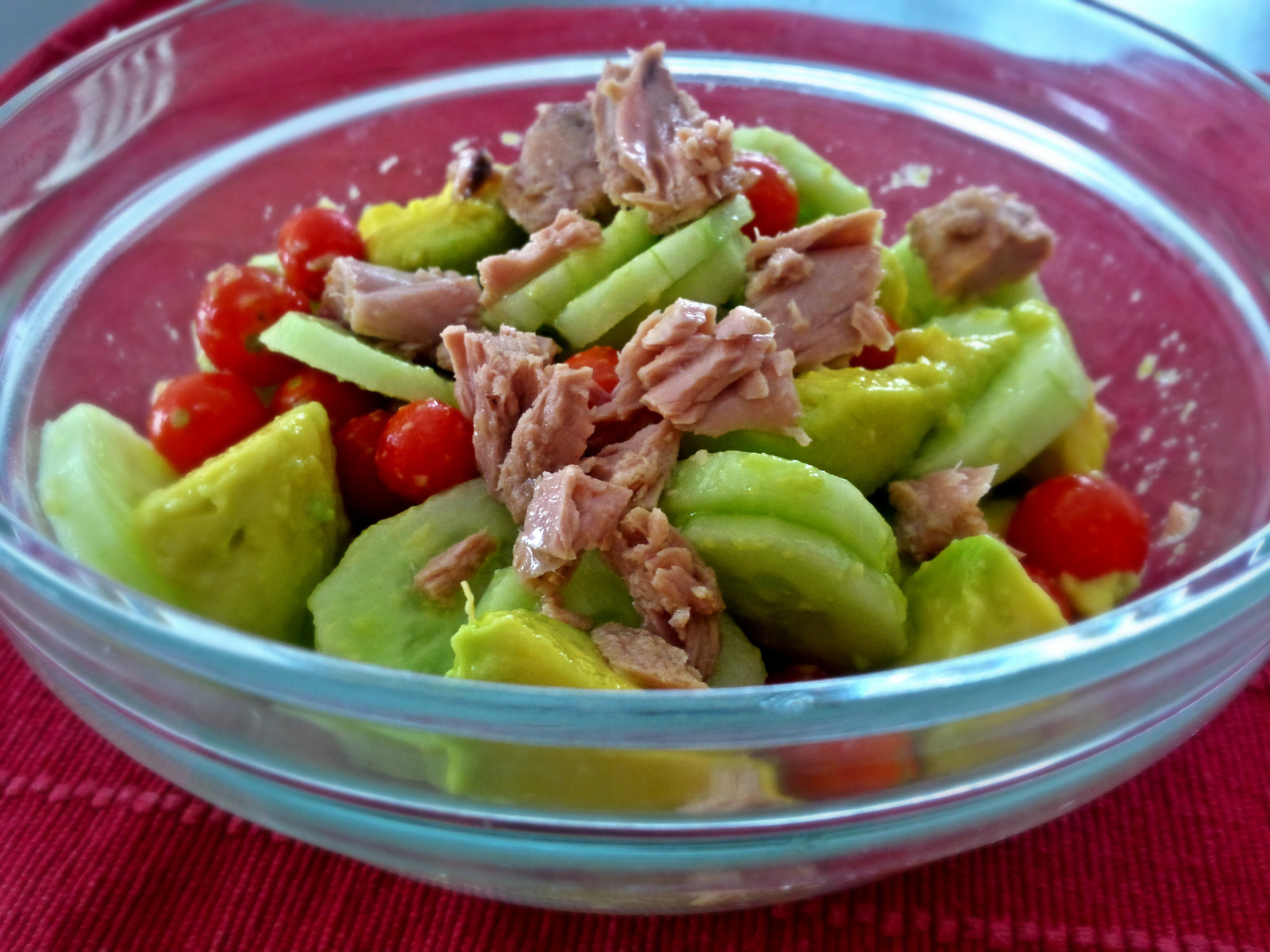 Salata od avokada i tune