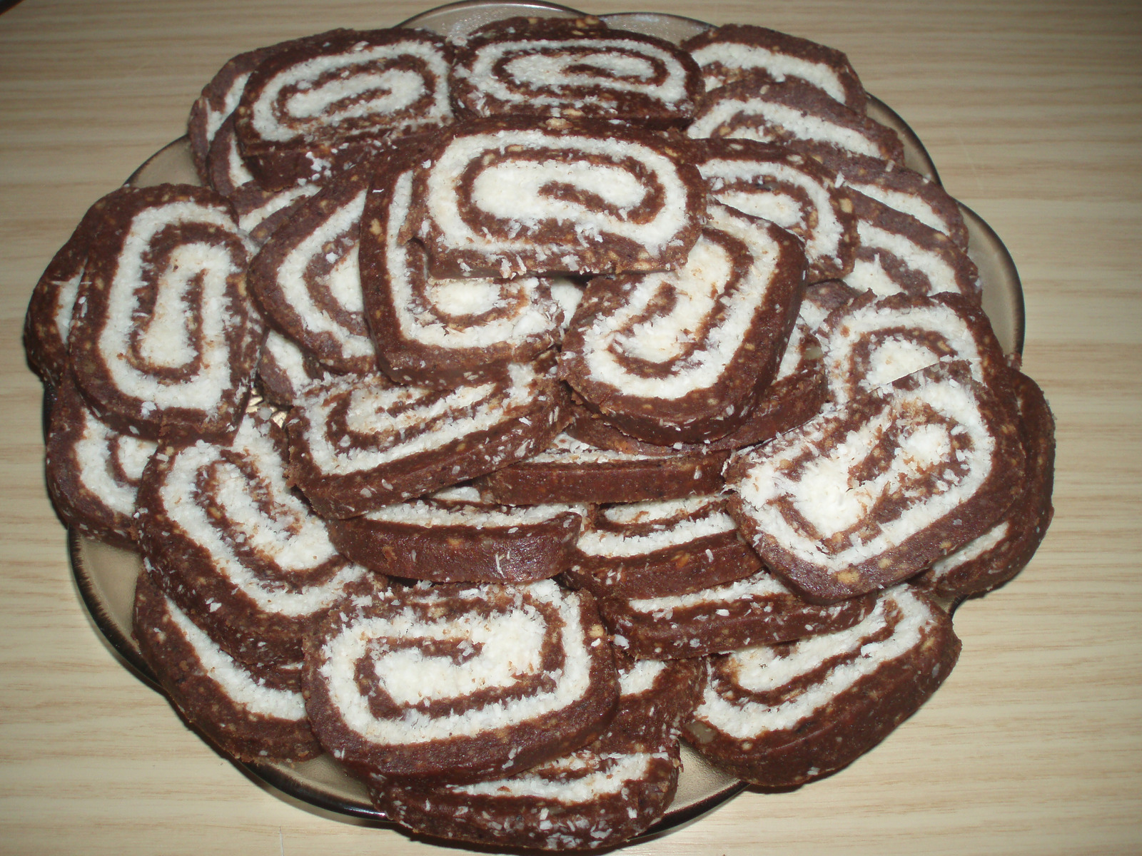 Rolada s keksima i kokosom