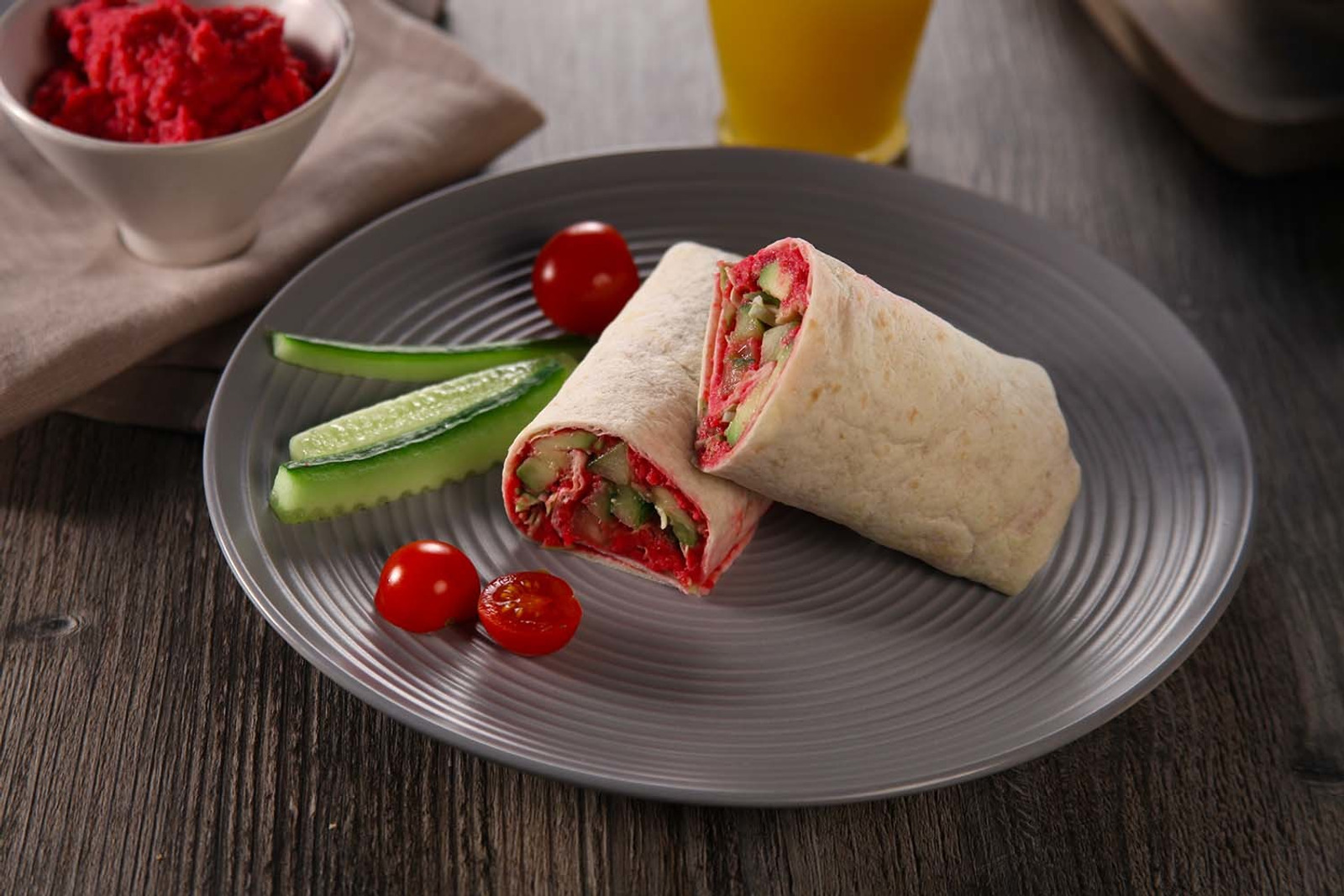 Avokado i humus tortilja wrap