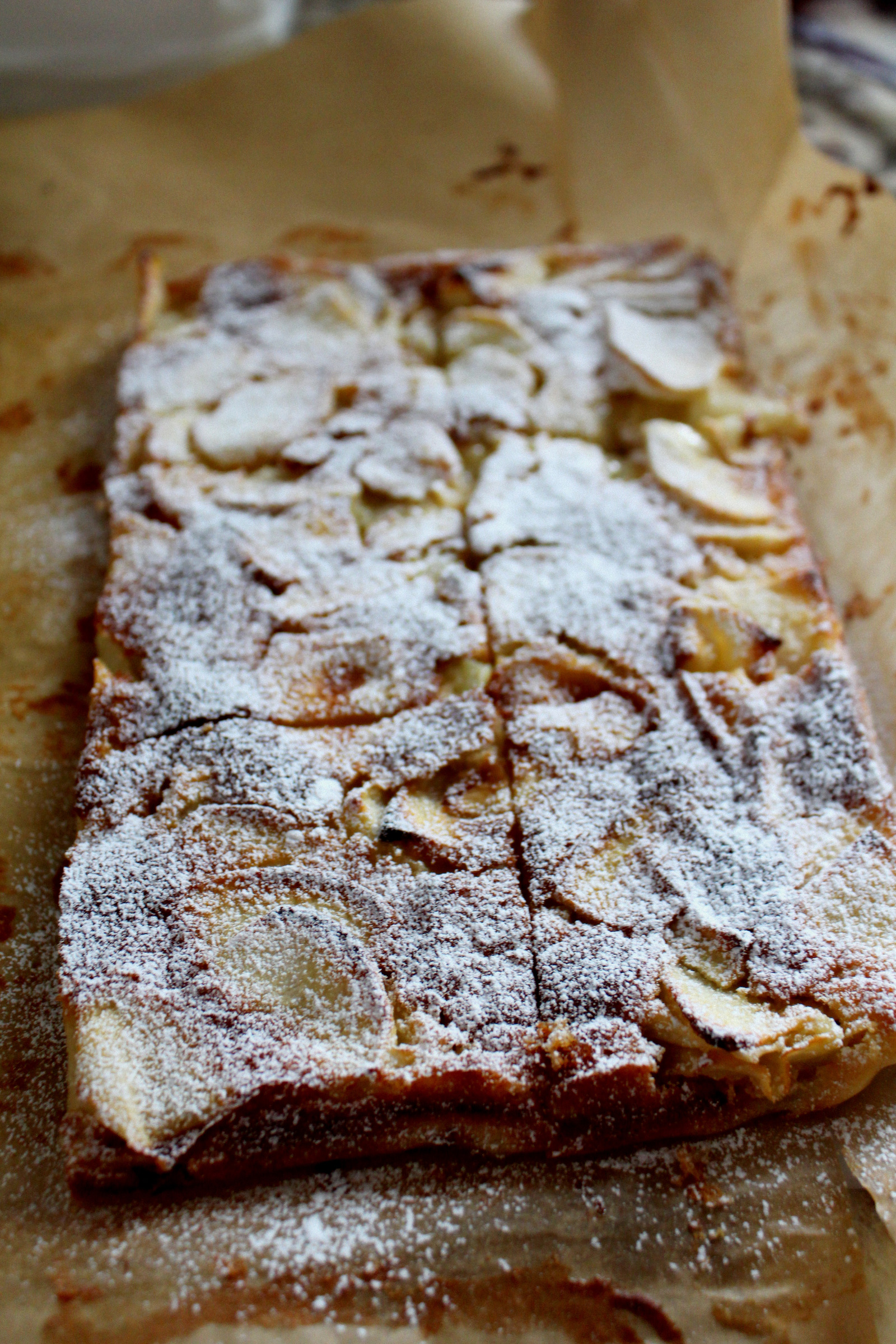 Kremaste kocke od jabuka ( clafouti  od jabuka )