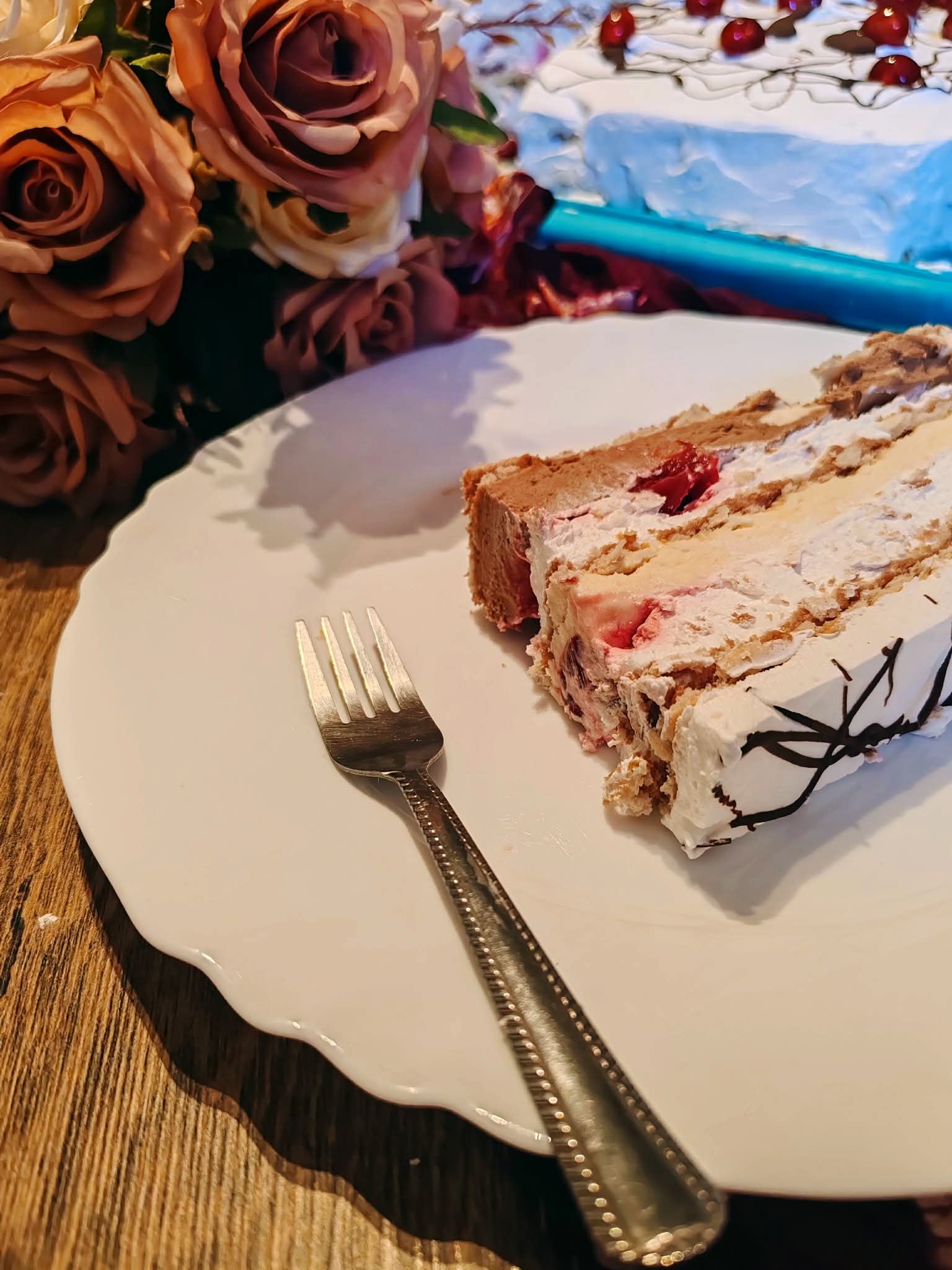 Keks torta s višnjama