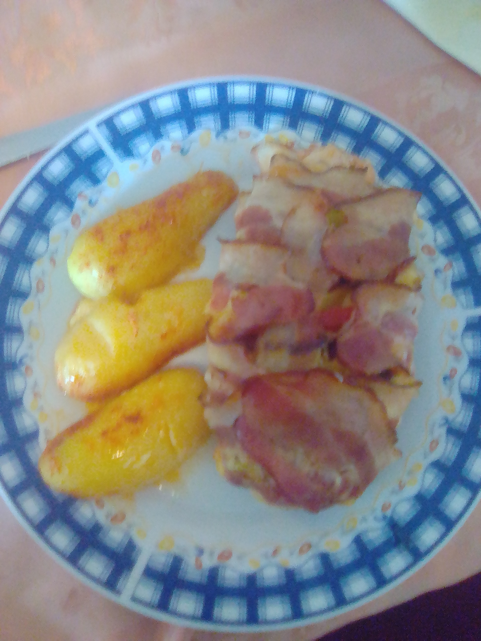 PUNJENO BELO MESO ROLOVANO SLANINOM