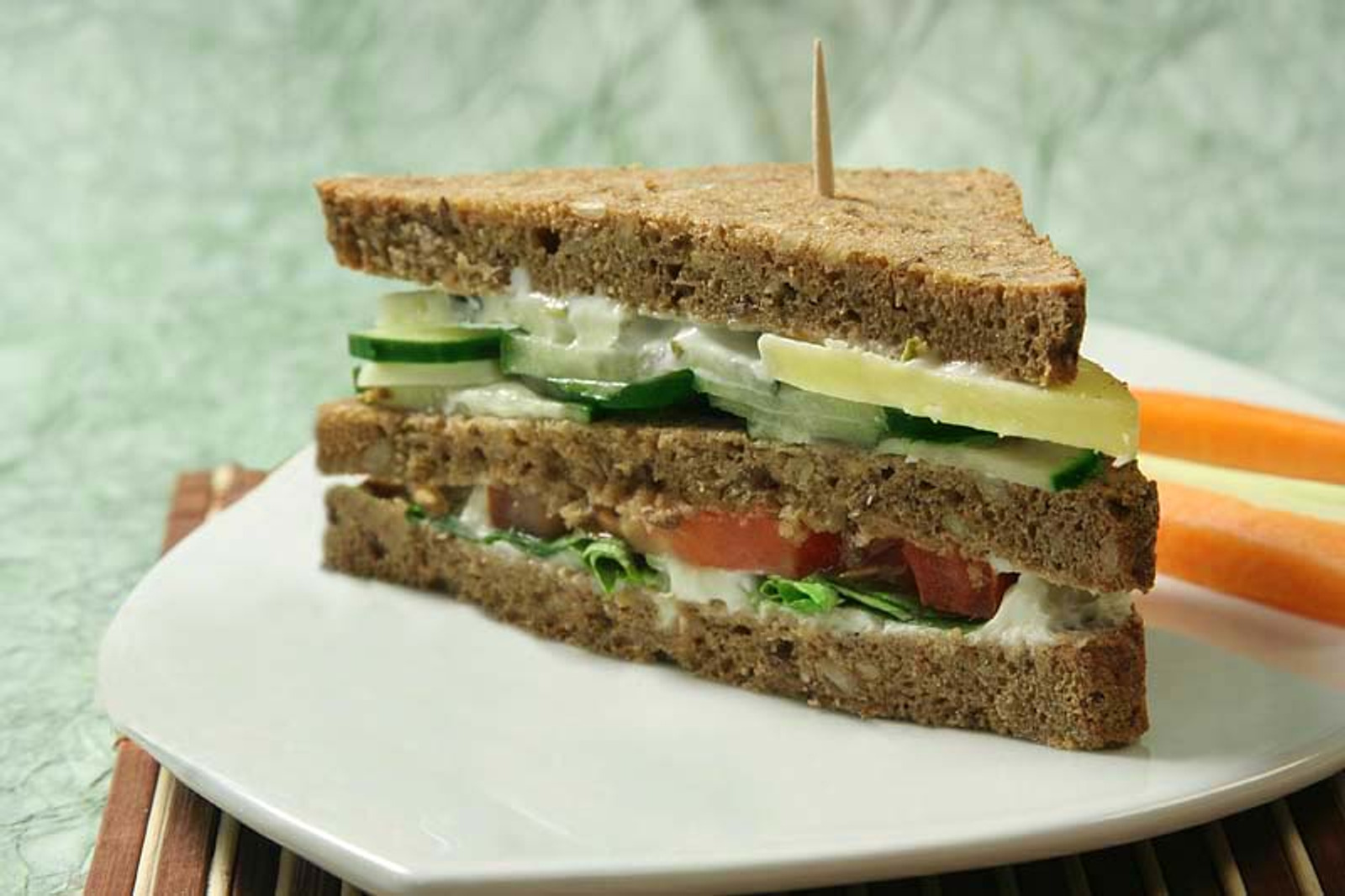 Club sandwich sa sirom i povrćem