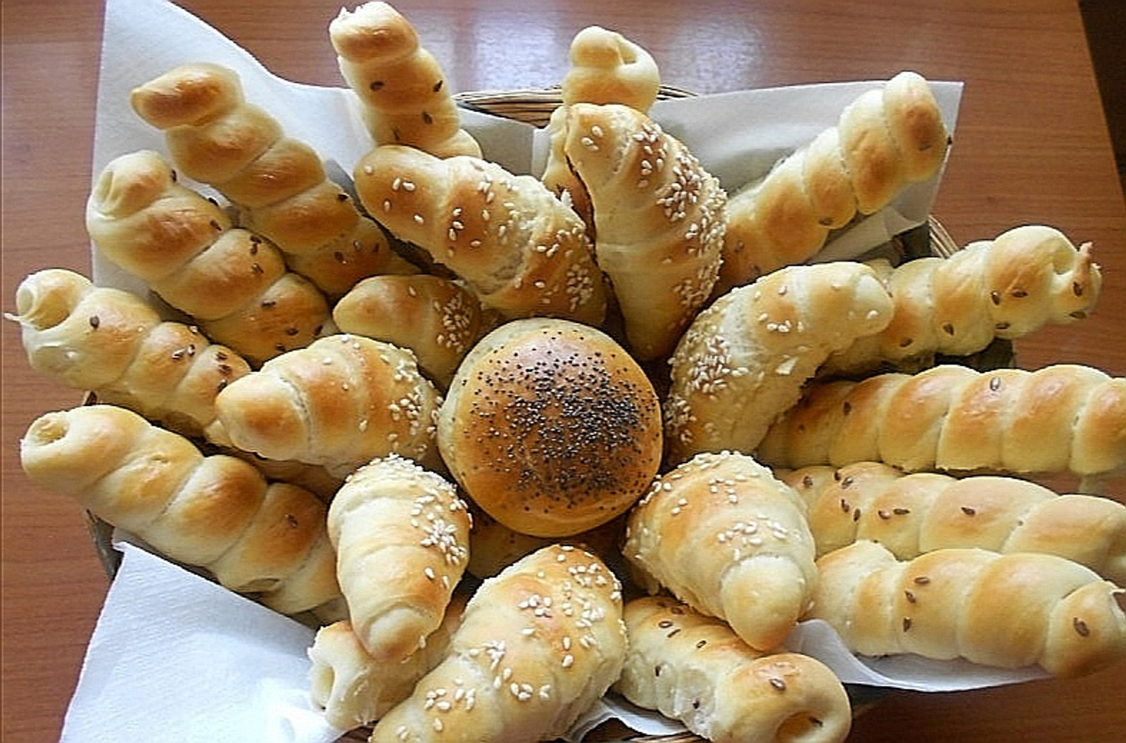 Mekane kiflice, motane na trsku
