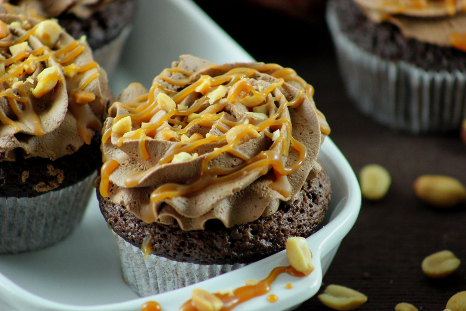 Snickers cupcakes