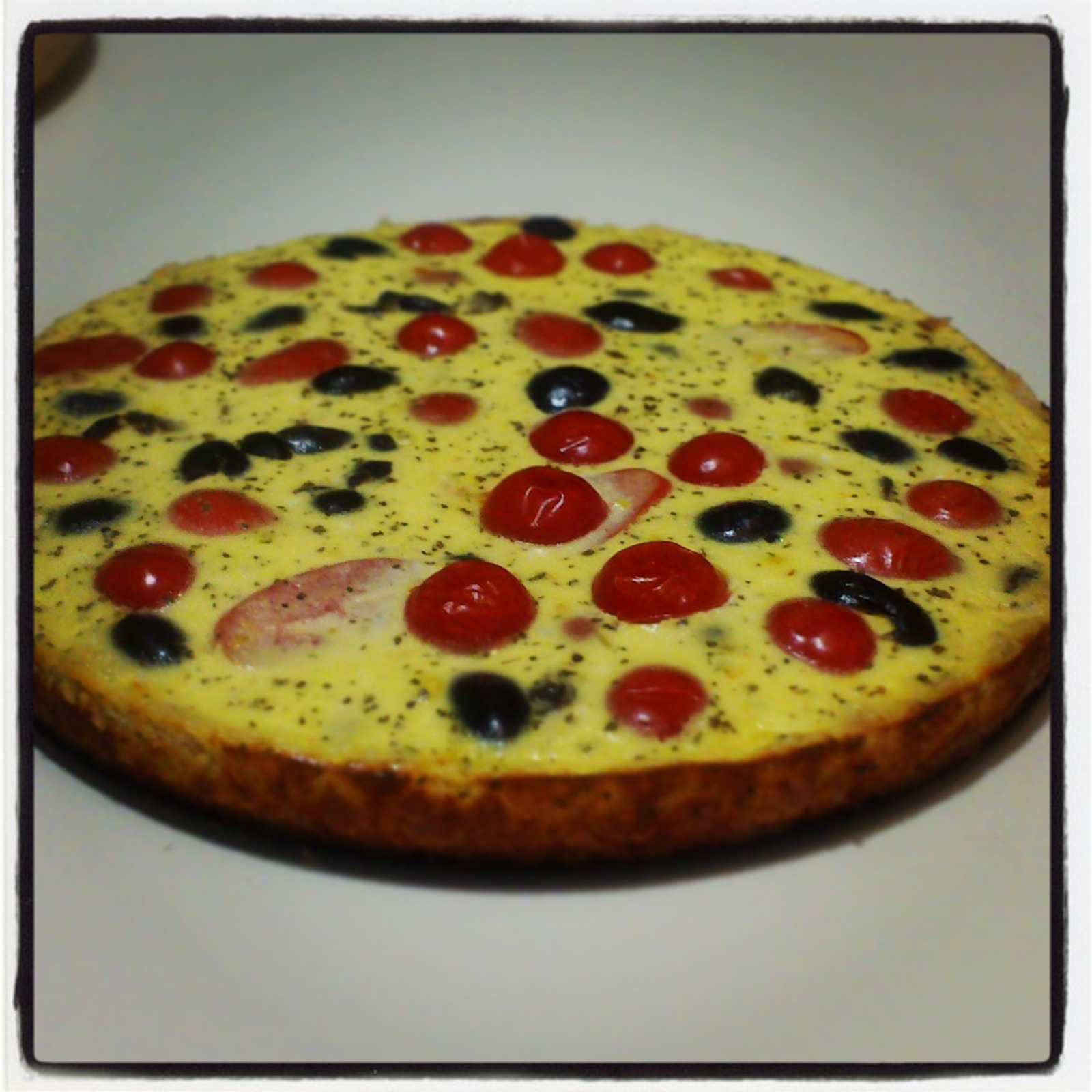 Tart s maslinama, mozzarelom i rajčicama by ivannna