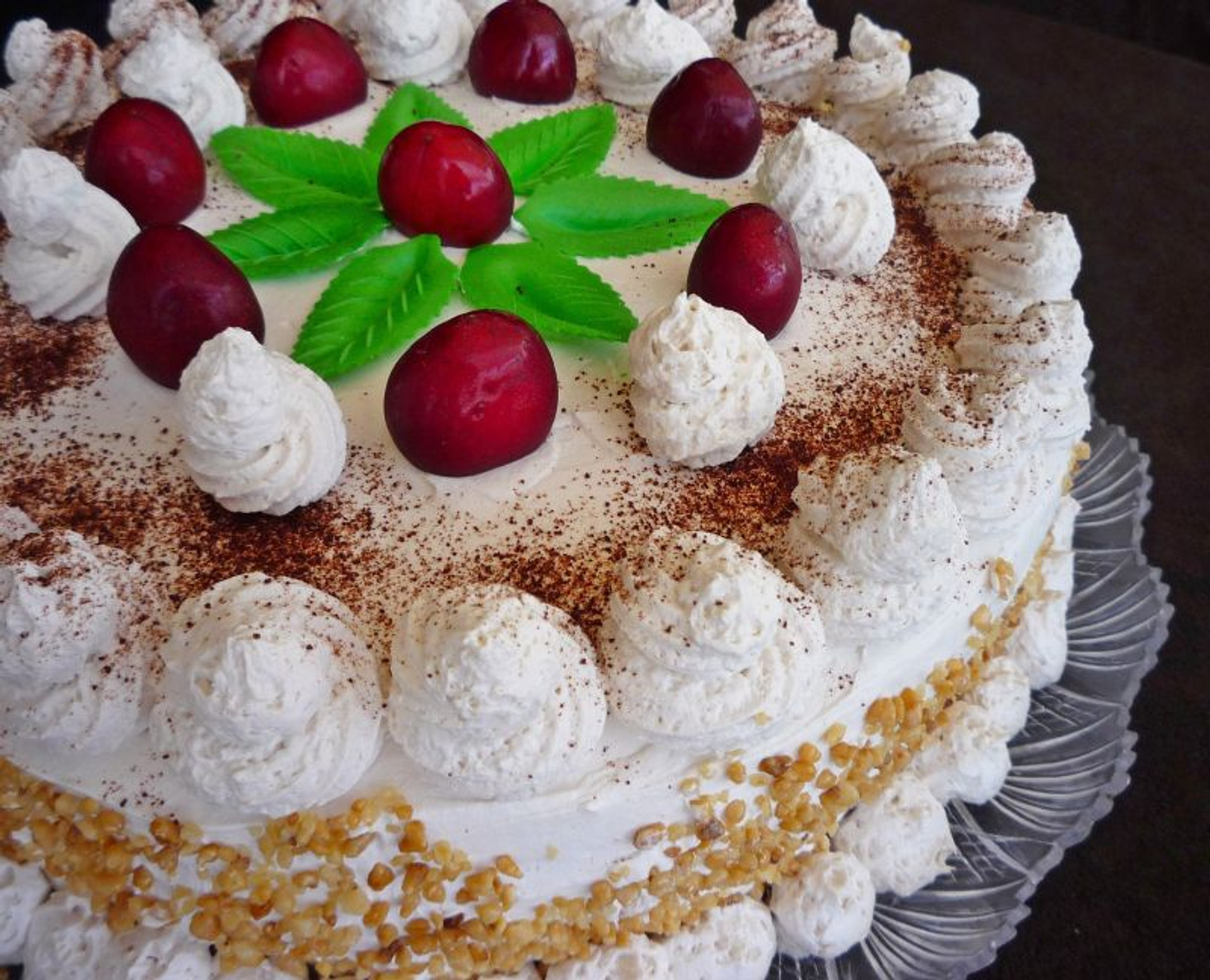 Torta s trešnjama ( ili: Gle, ni trešnja  ne može odoljeti kavici sa šlagom)