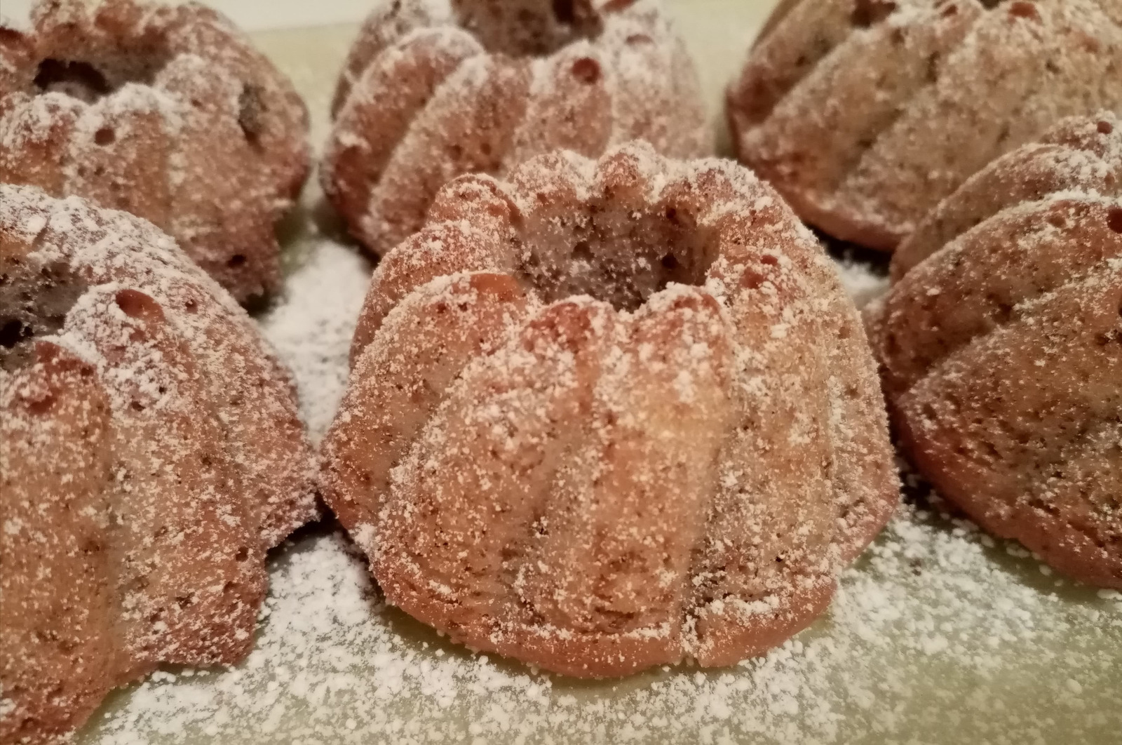 Mini kuglofi sa orasastim plodovima