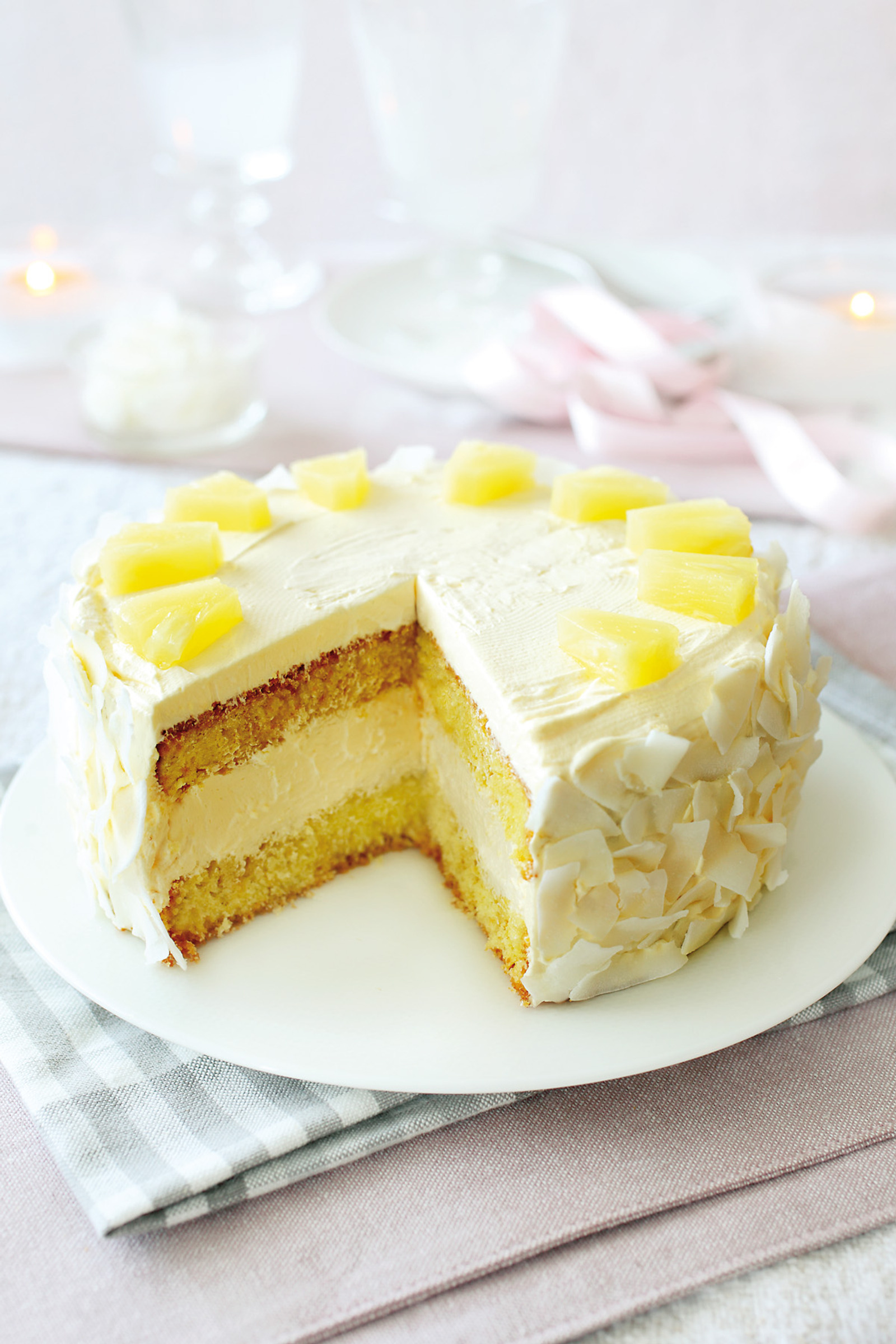 Torta s kokosom i ananasom