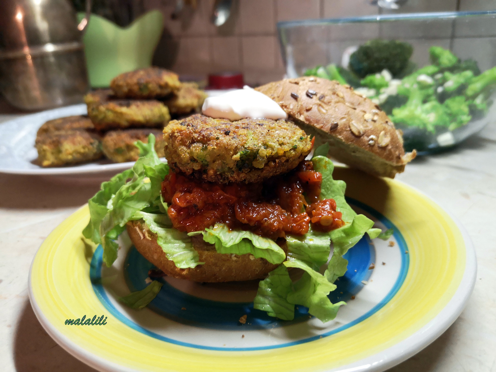 Vege burgeri s kvinojom i brokulom