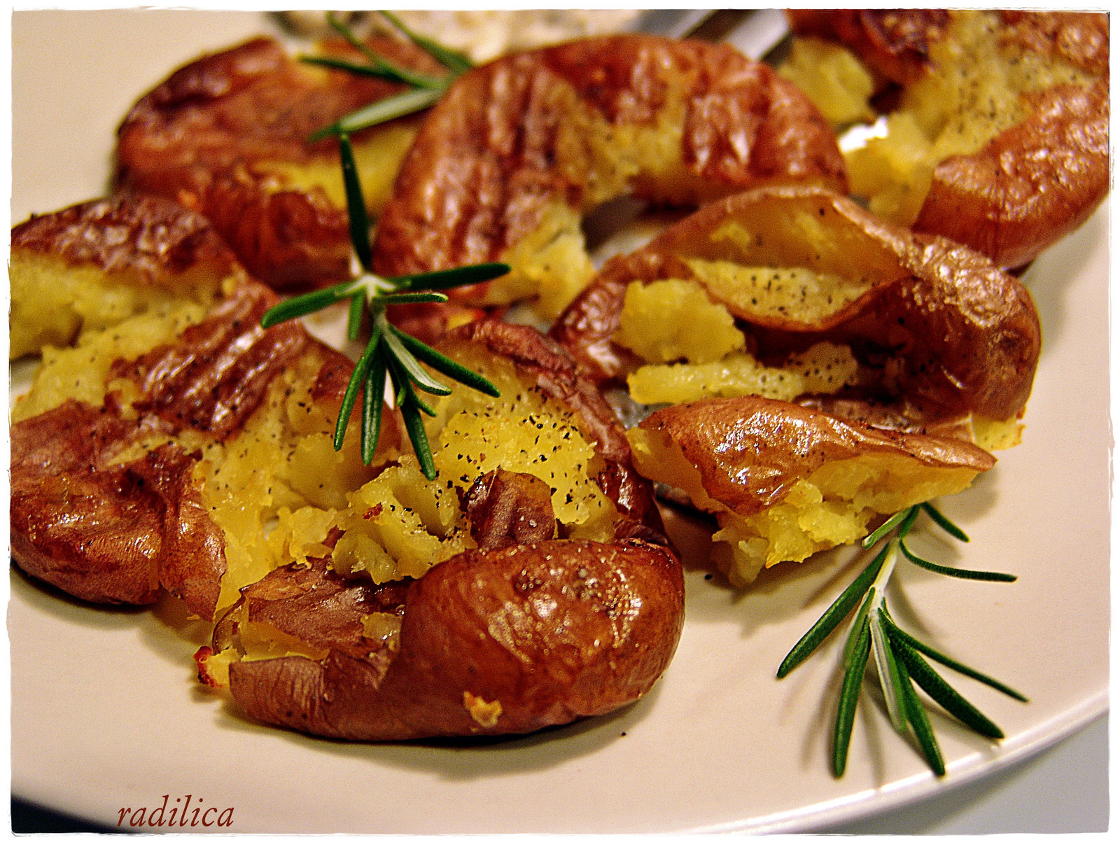 Smrskani mladi krompir (Smashed Baby Potato)
