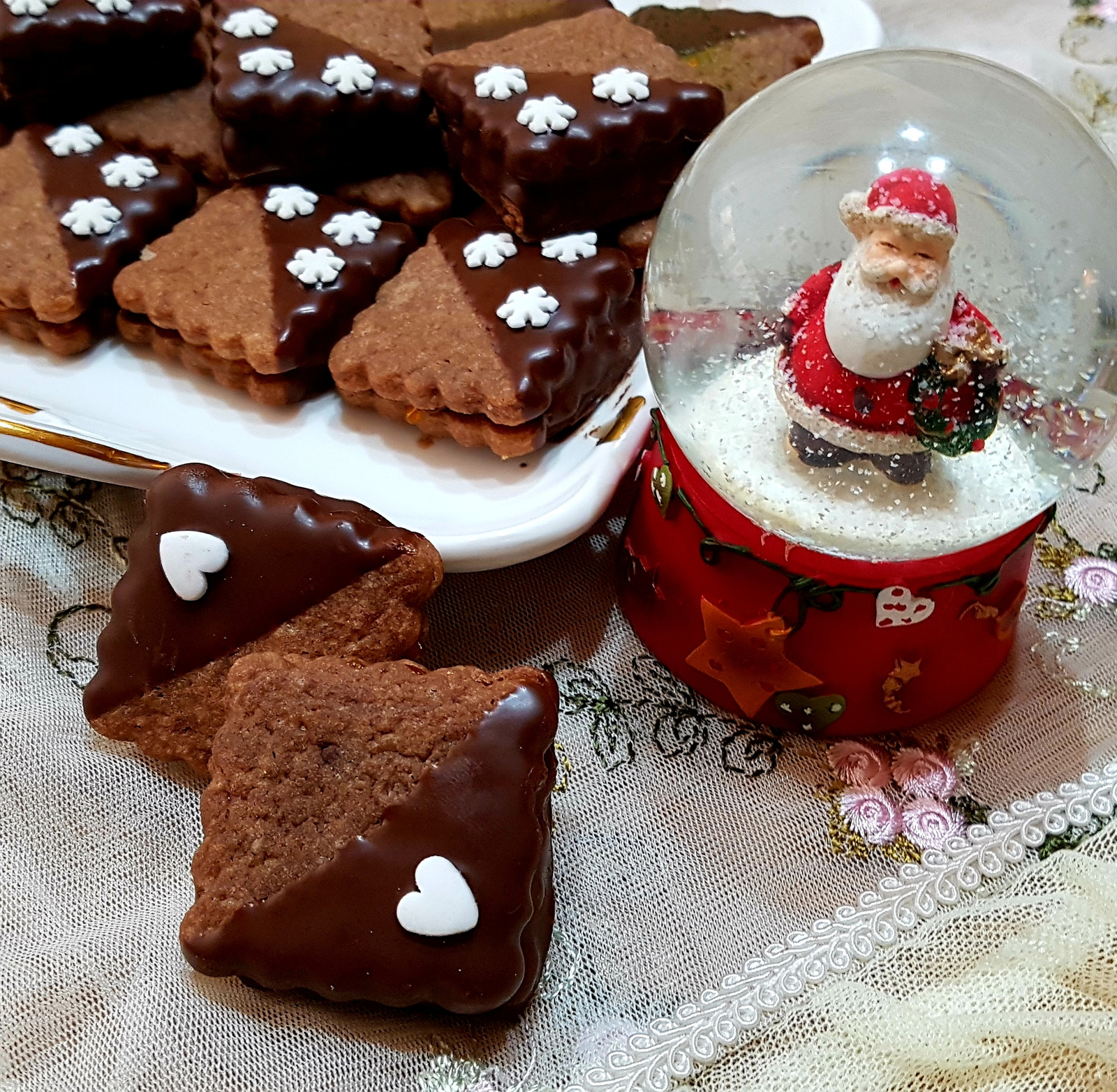 * Sacher keksići *