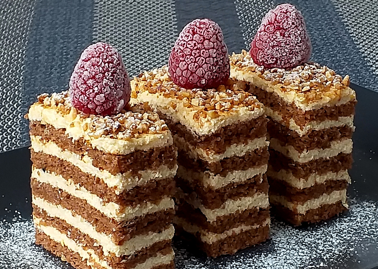 Nuss-Krokantschnitten (10).jpg