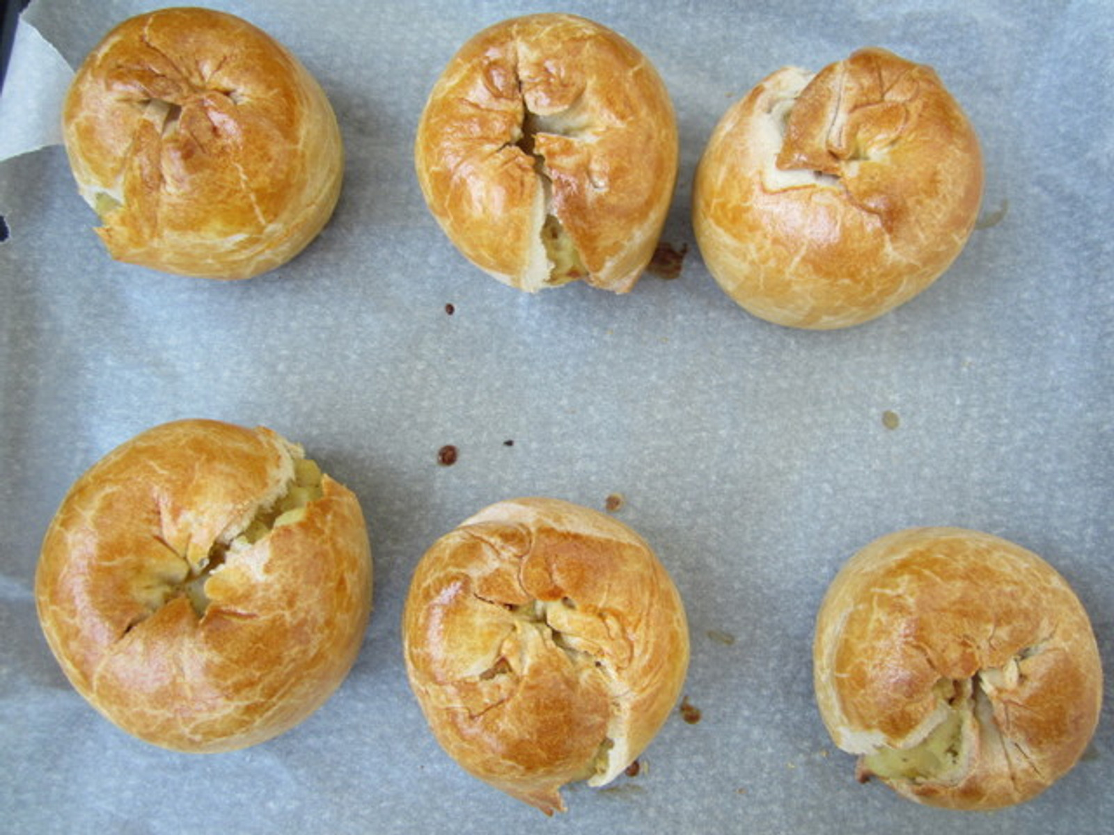 Jevrejski zamotuljci punjeni krompirom i lukom (knish)