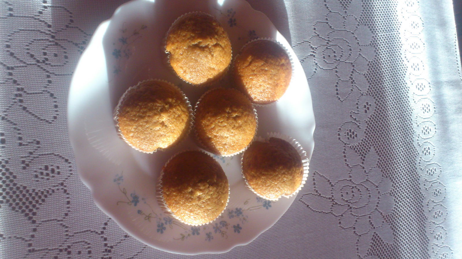 Cimet muffini punjeni čokoladom
