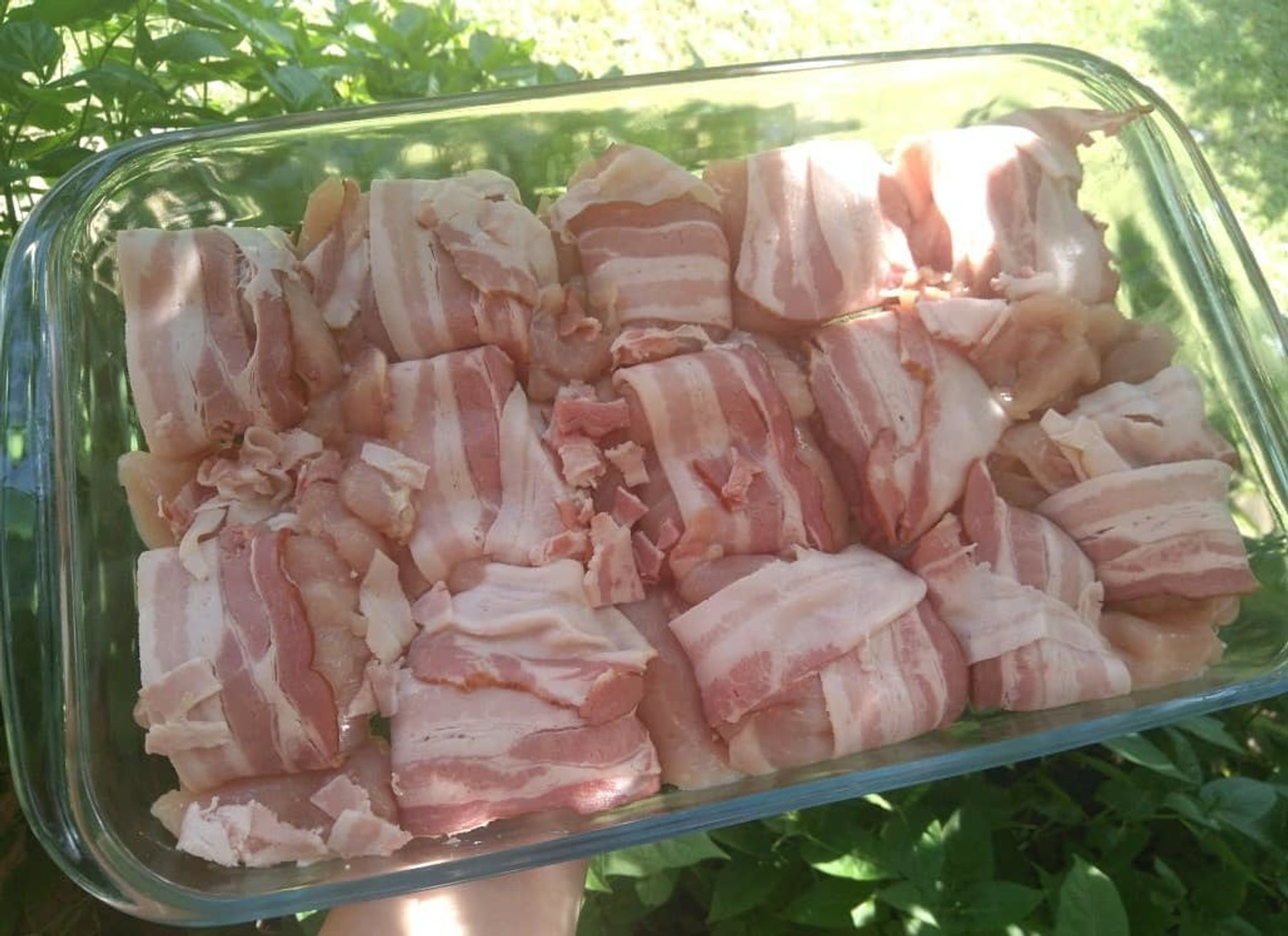 Piletina u dimljenoj slanini i bijelom vinu