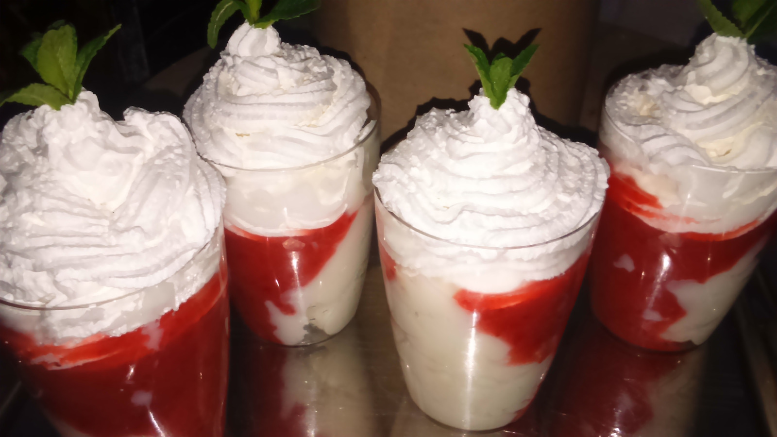 Puding od kokosa sa voćnim sosom