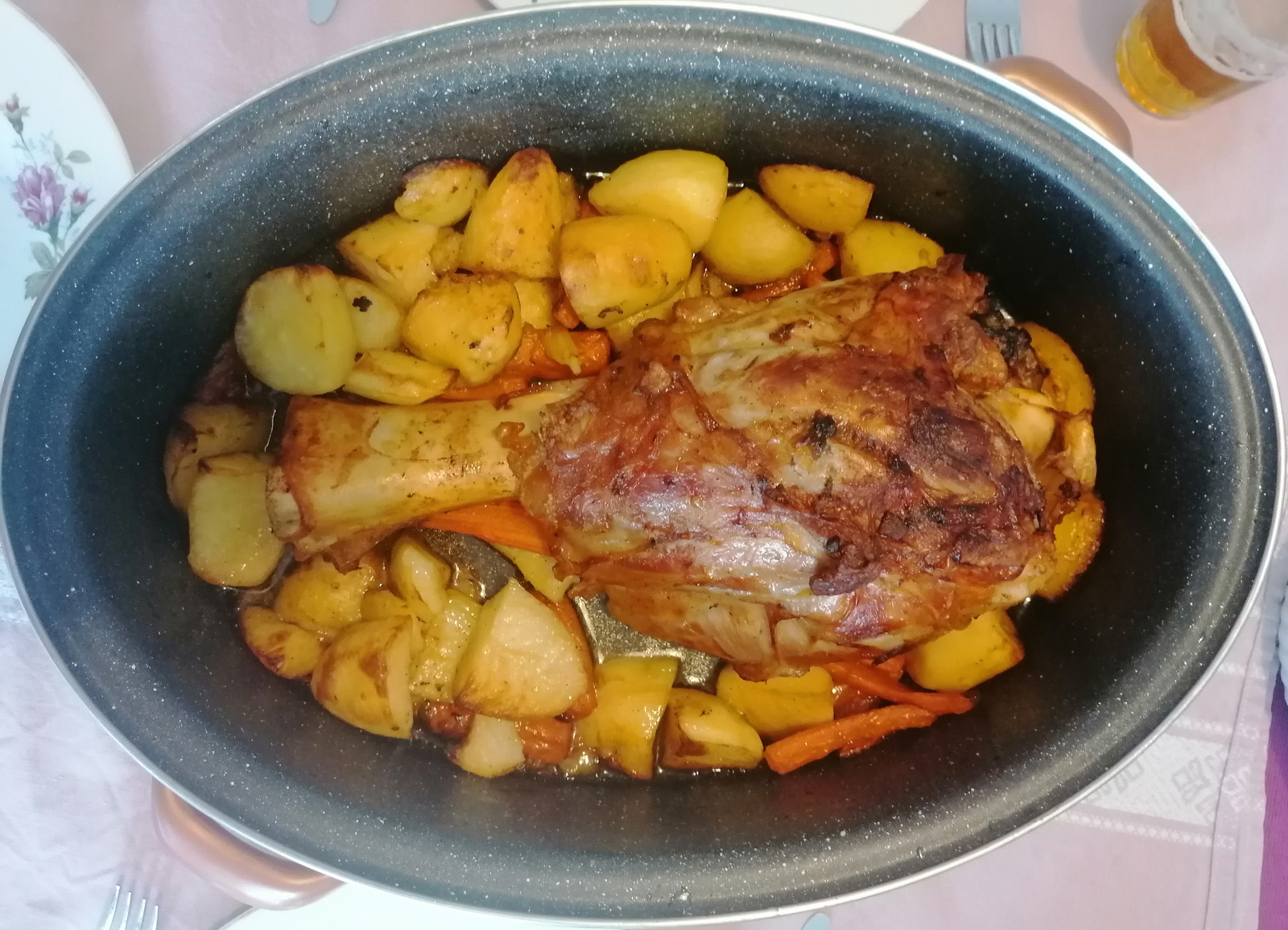 Pečena teleća koljenica