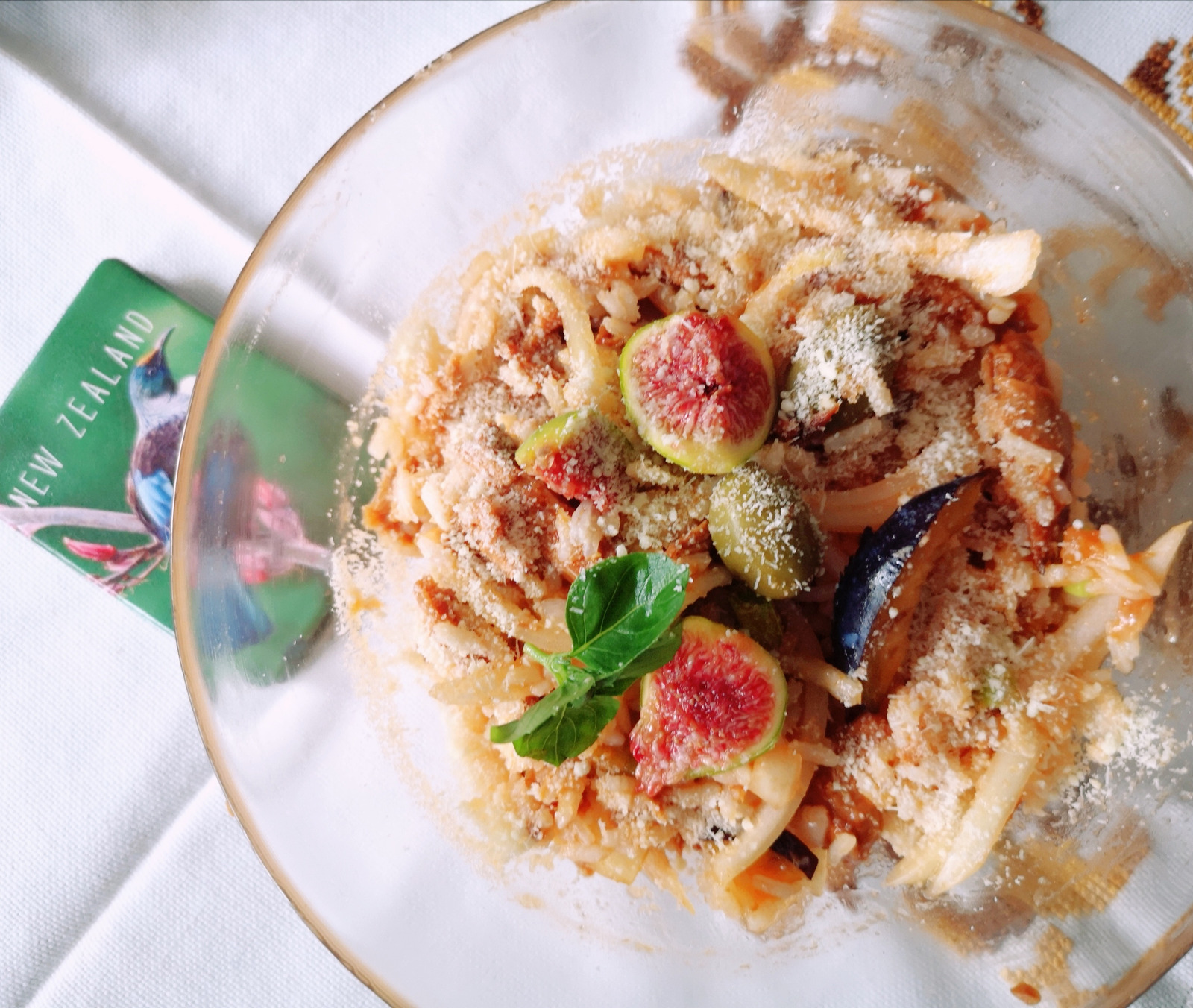 Tuna salatica sa šljivama i jednom smokvom