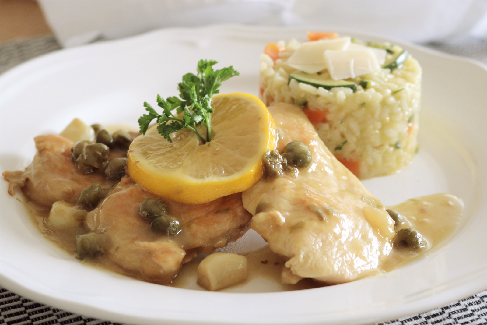 Piletina u umaku od kapara i vina (chicken piccata) od Hare