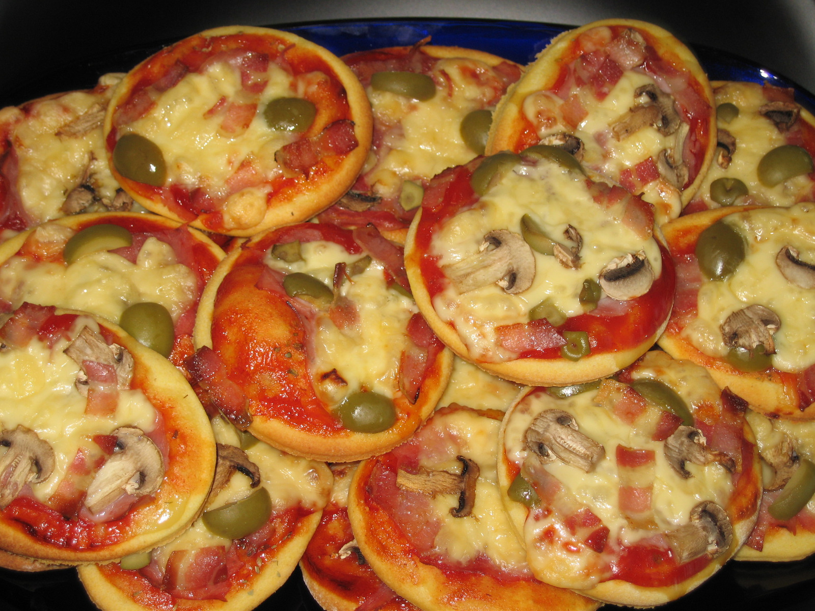 Male kukuruzne pizze