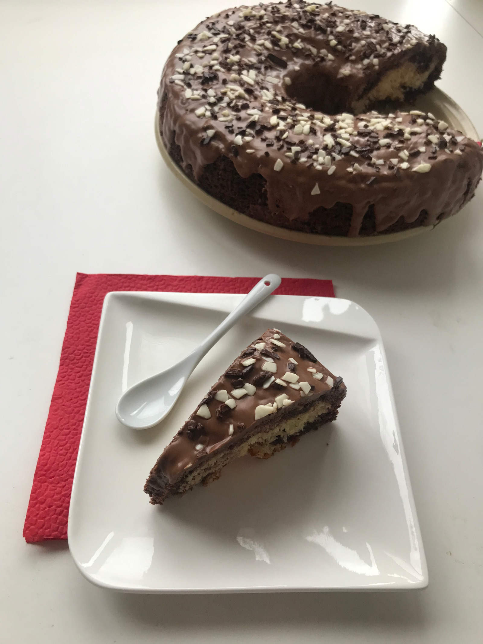 Čokoladni kuglof sa srcem od kokosa