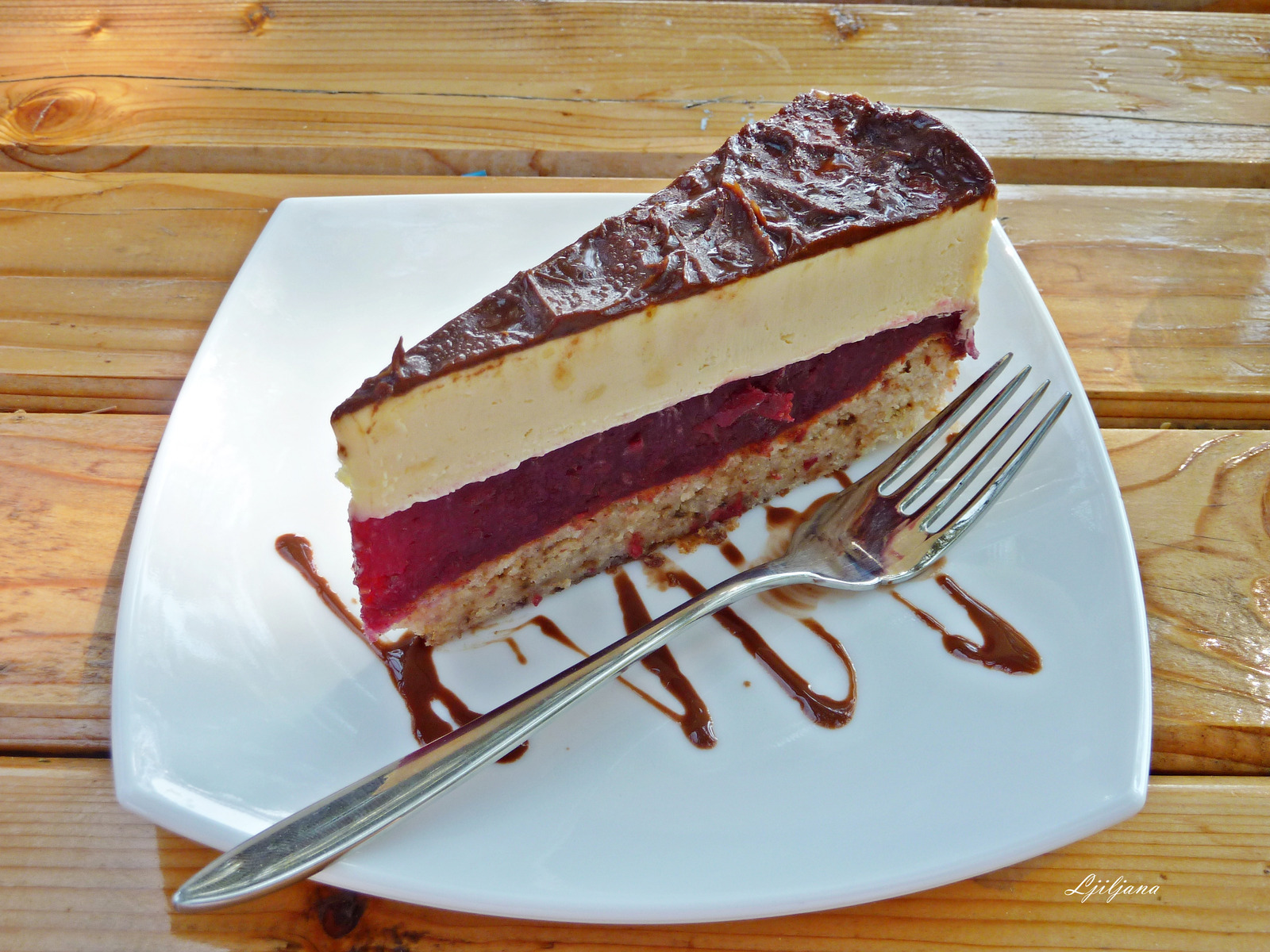 Torta sa višnjama i vanilija kremom