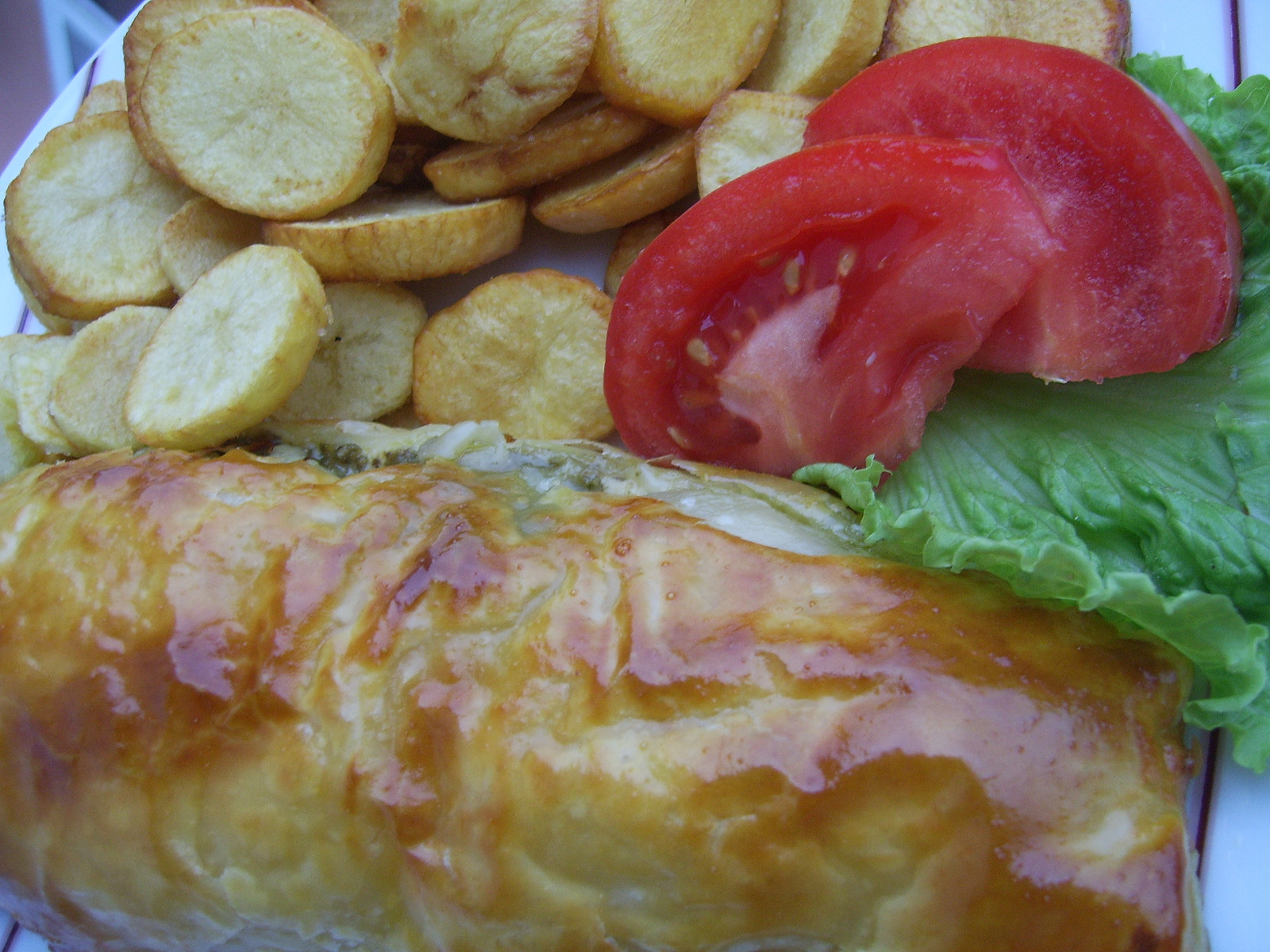 Piletina u lisnatom tijestu s pestom i parmezanom