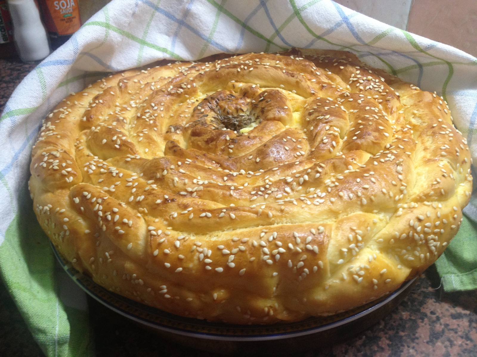 Rascvetala ruza-pita pogaca