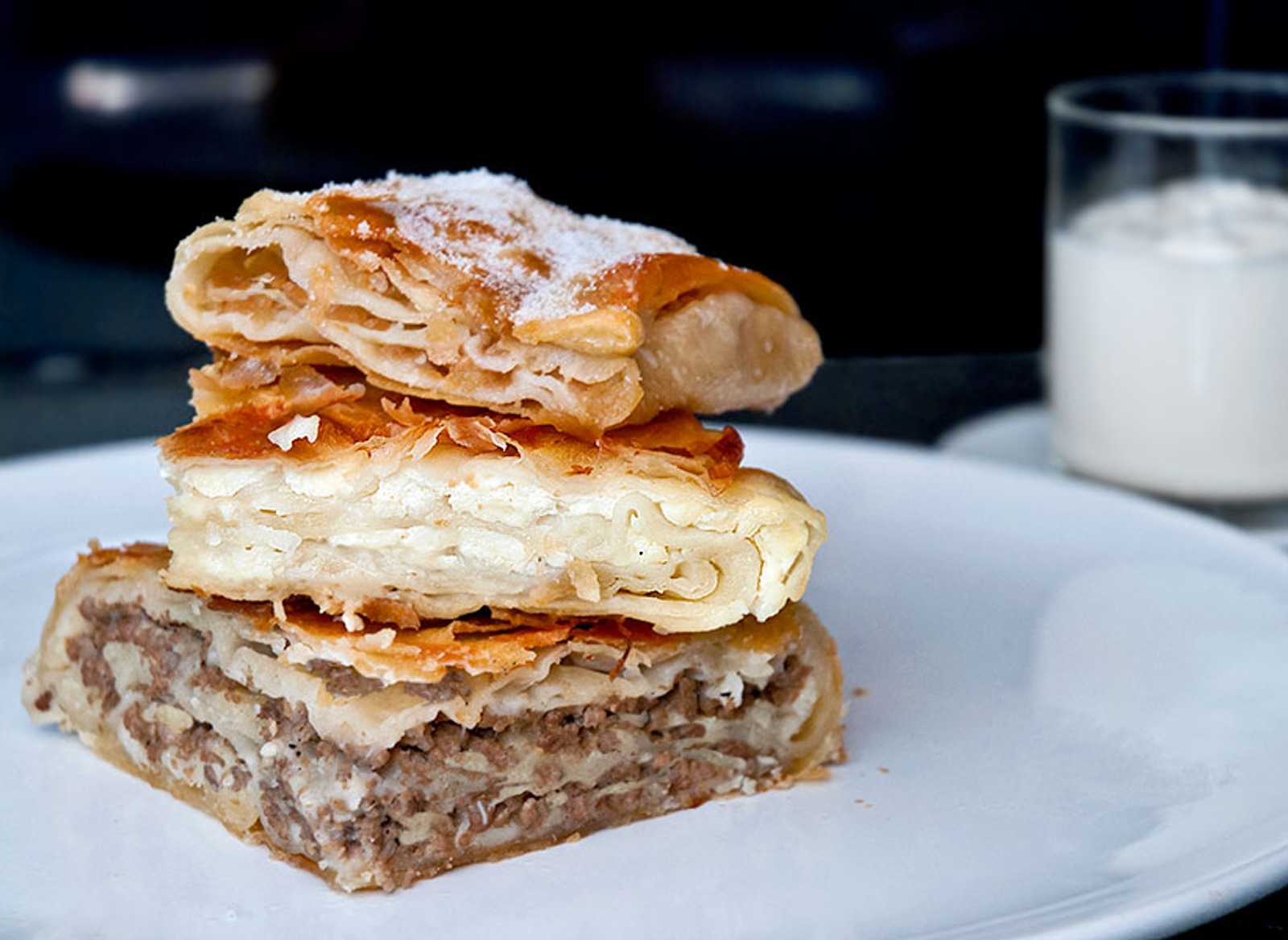 BUREK KAO IZ BUREKDZIJSKE PEKARE - sa sirom, mesom  i jabukama