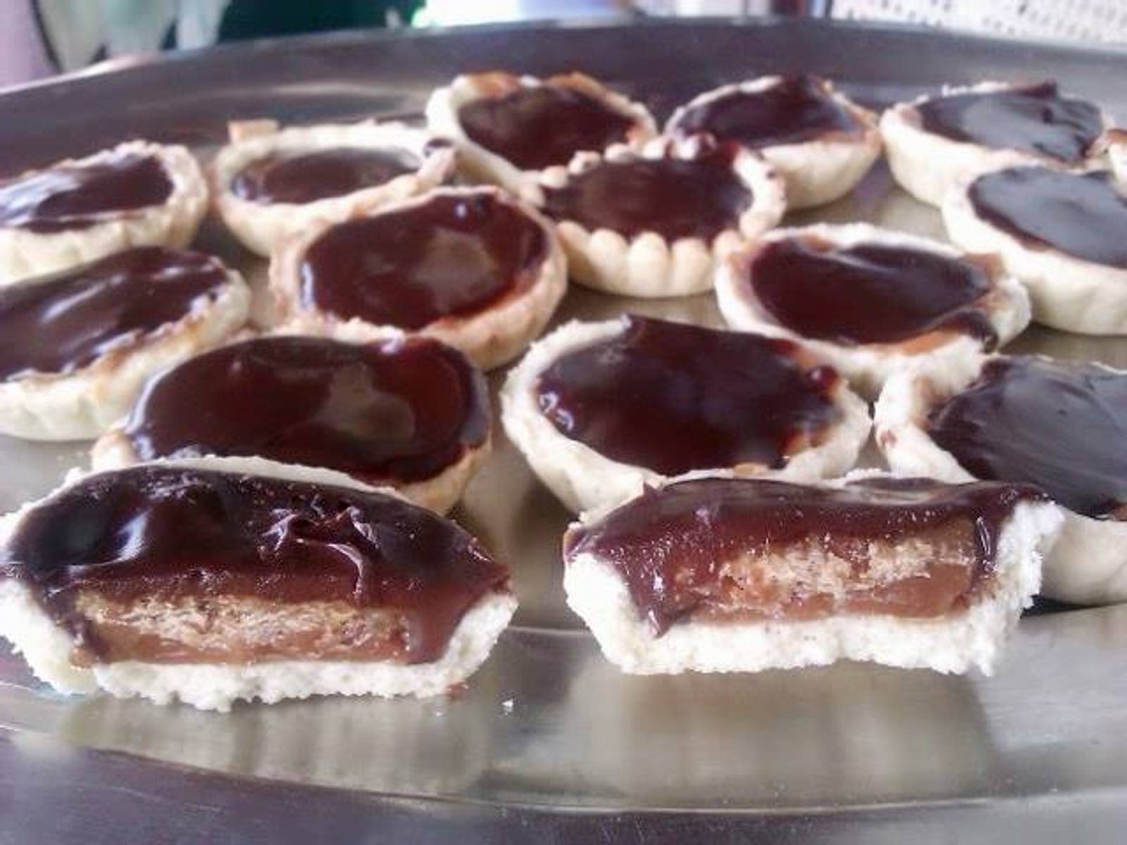 Tartlette s čokoladom i karamelom