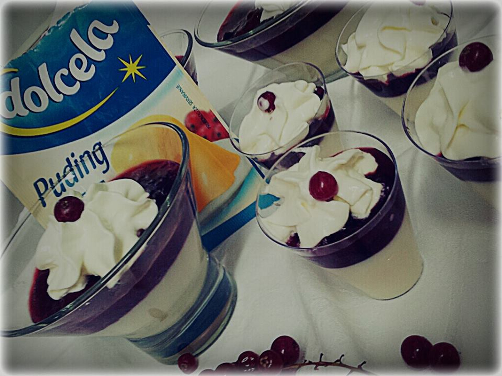 Puding od vanilije sa šumskim voćem