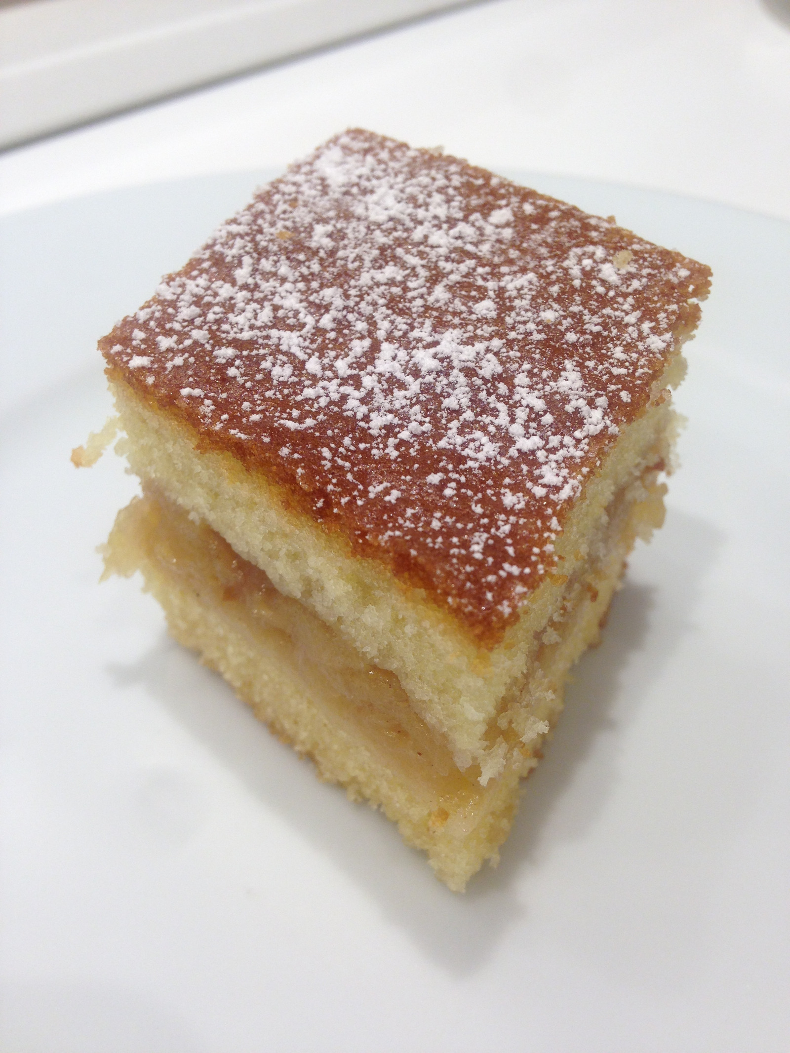 Bakina klasicna pita od jabuka