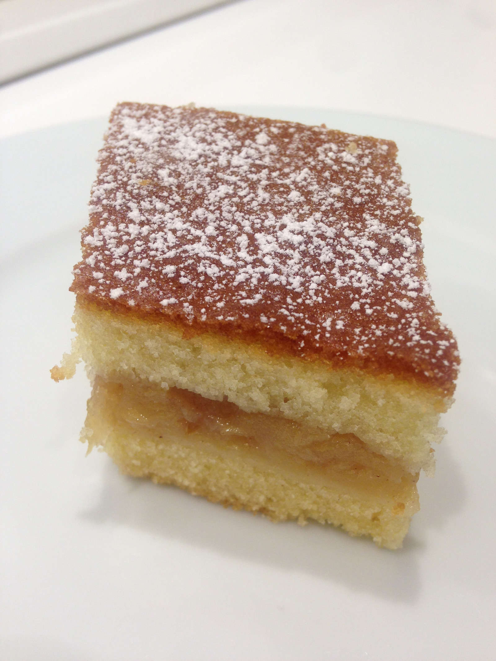 Bakina klasicna pita od jabuka
