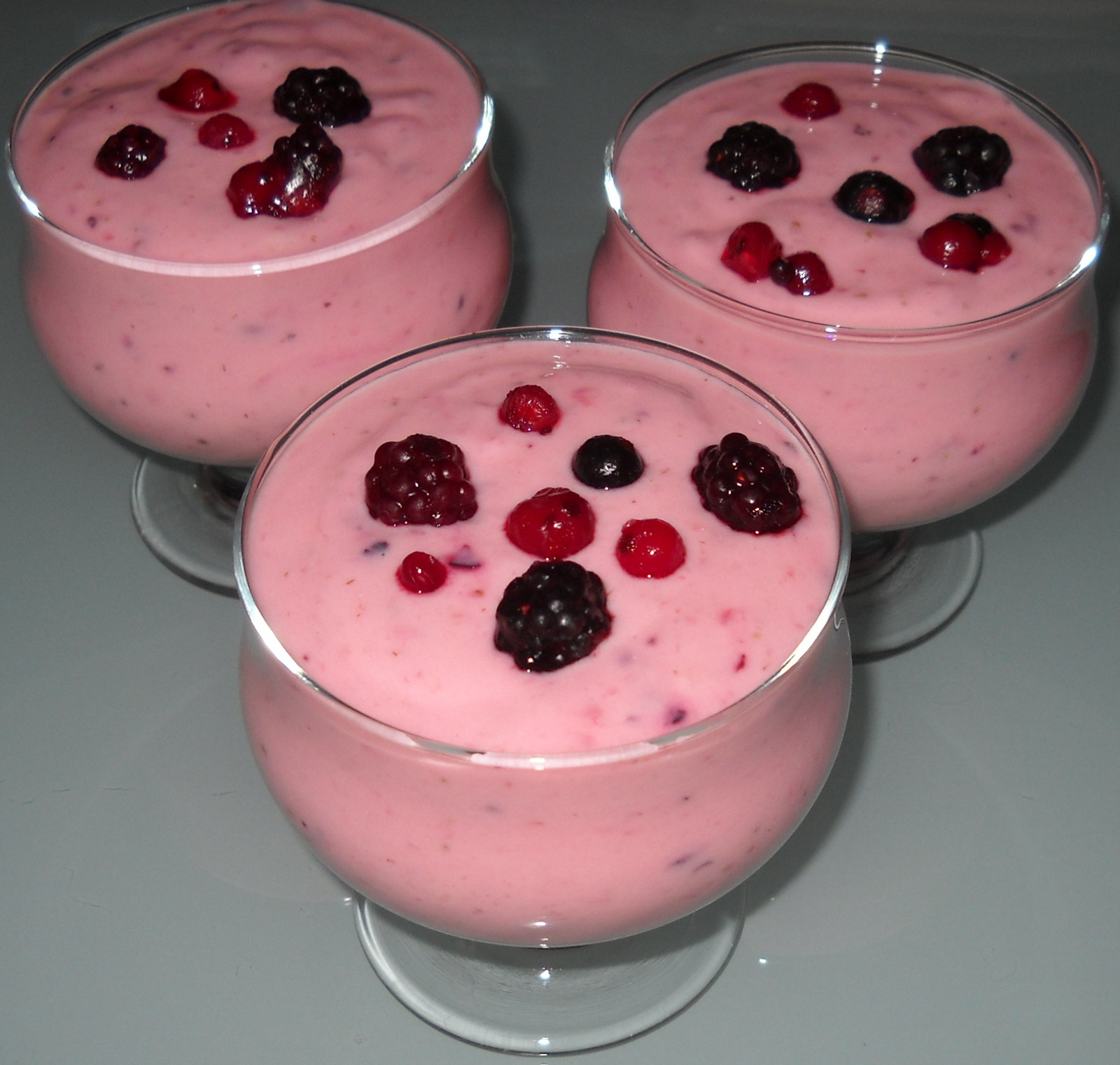 VOĆNI JOGURT