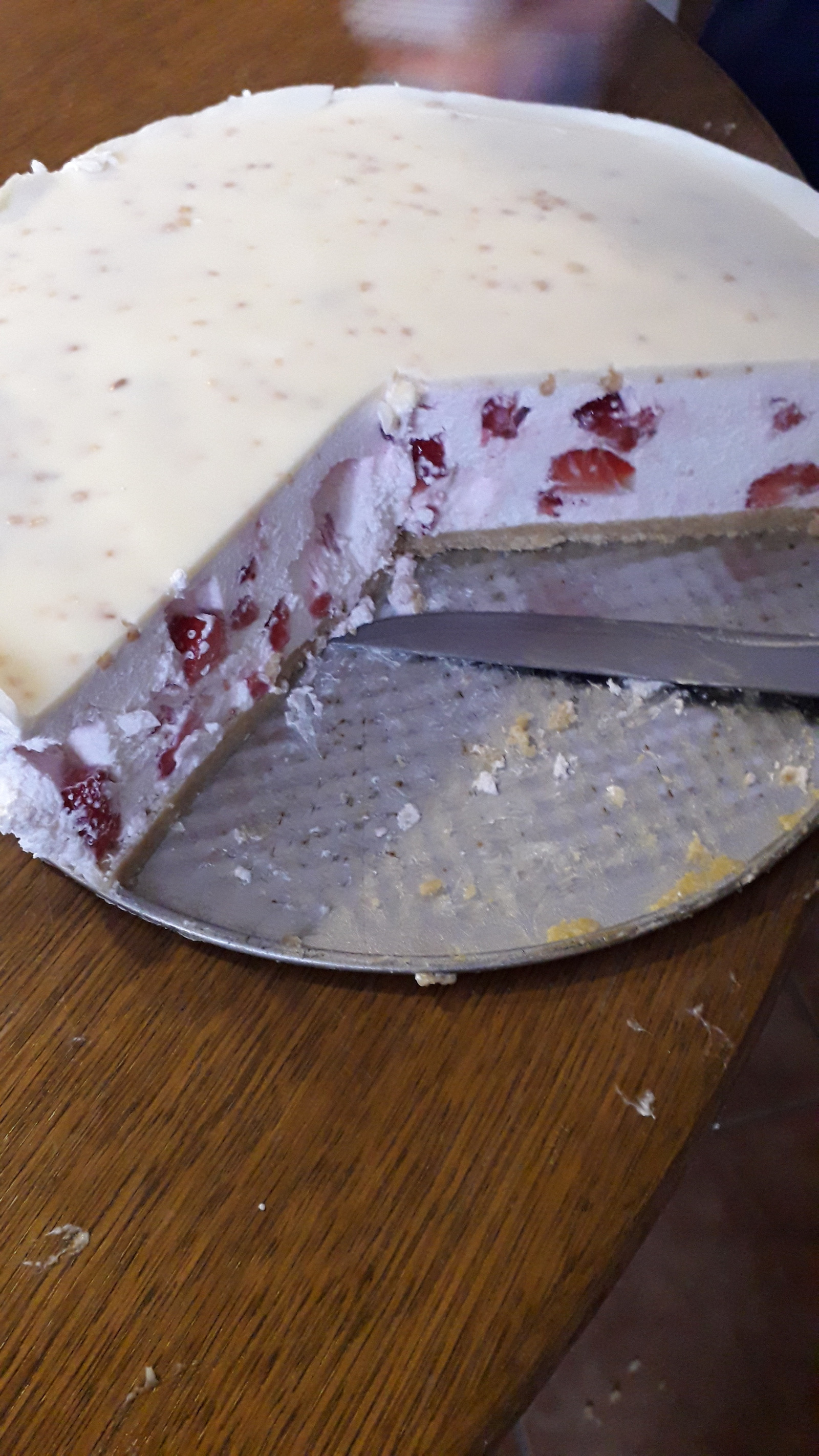 Torta s jagodama bez pečenja