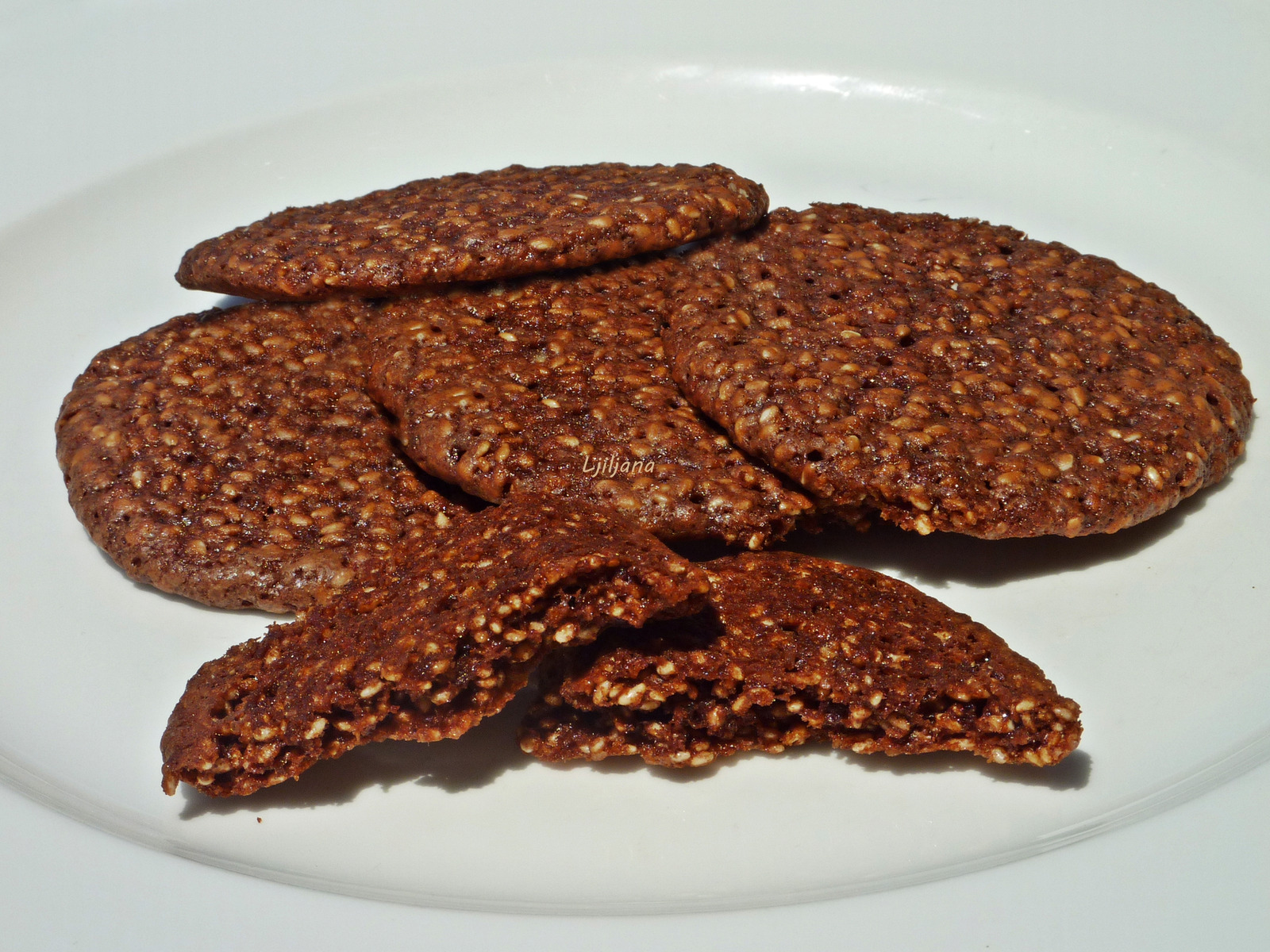 Keksi sa sezamom (Benne Wafers)