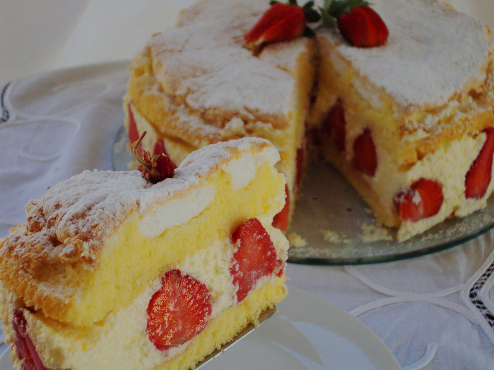 Torta od jagoda sa vanilin kremom-griješnica