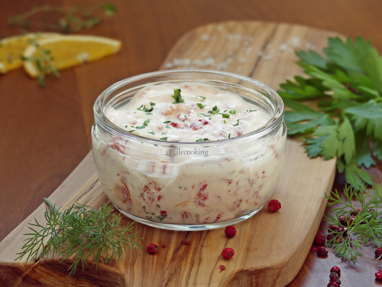 Umak od pečenih crvenih paprika i kiselog vrhnja