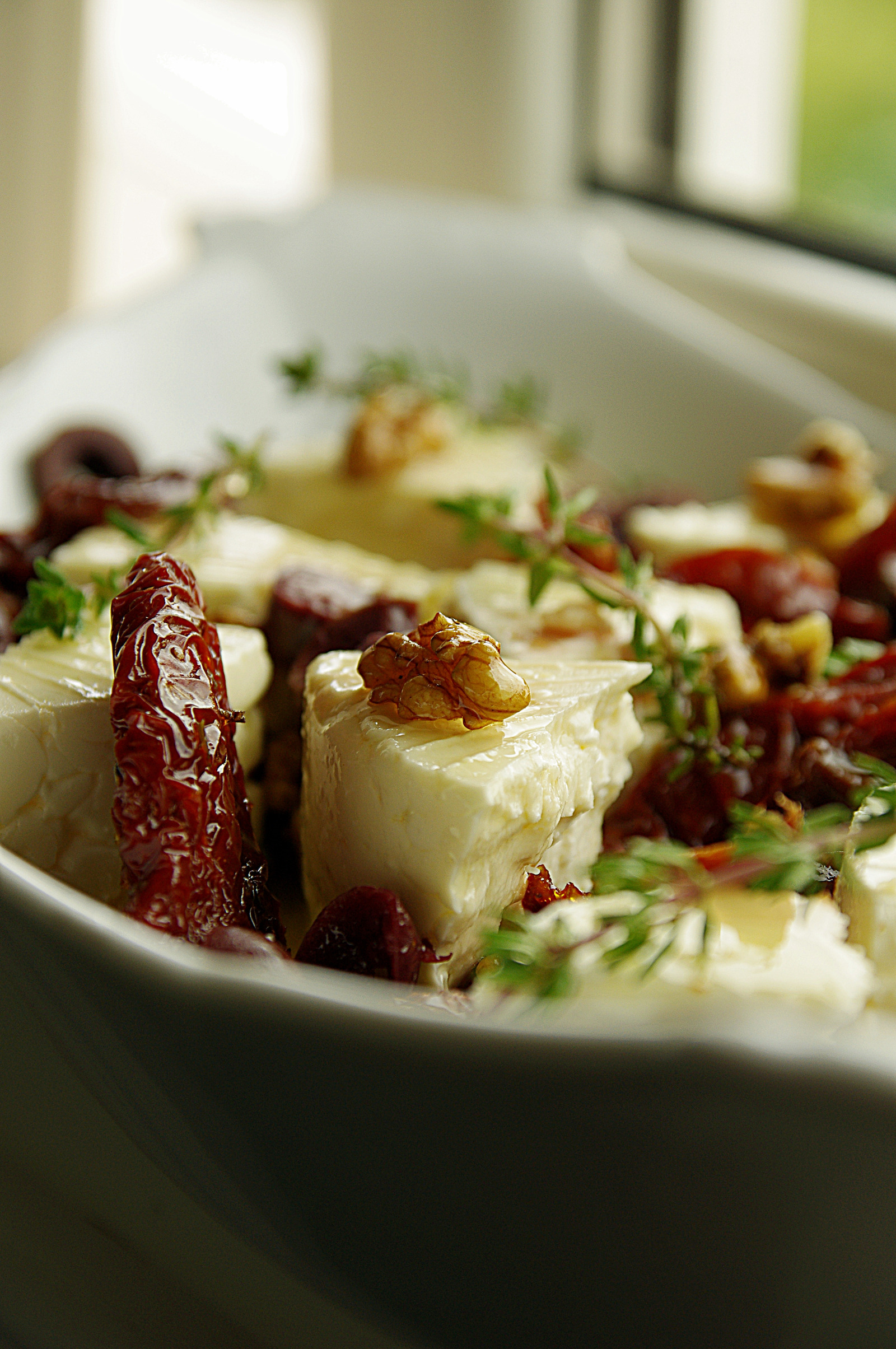 Tapas (susena rajcica,feta,orasi)!