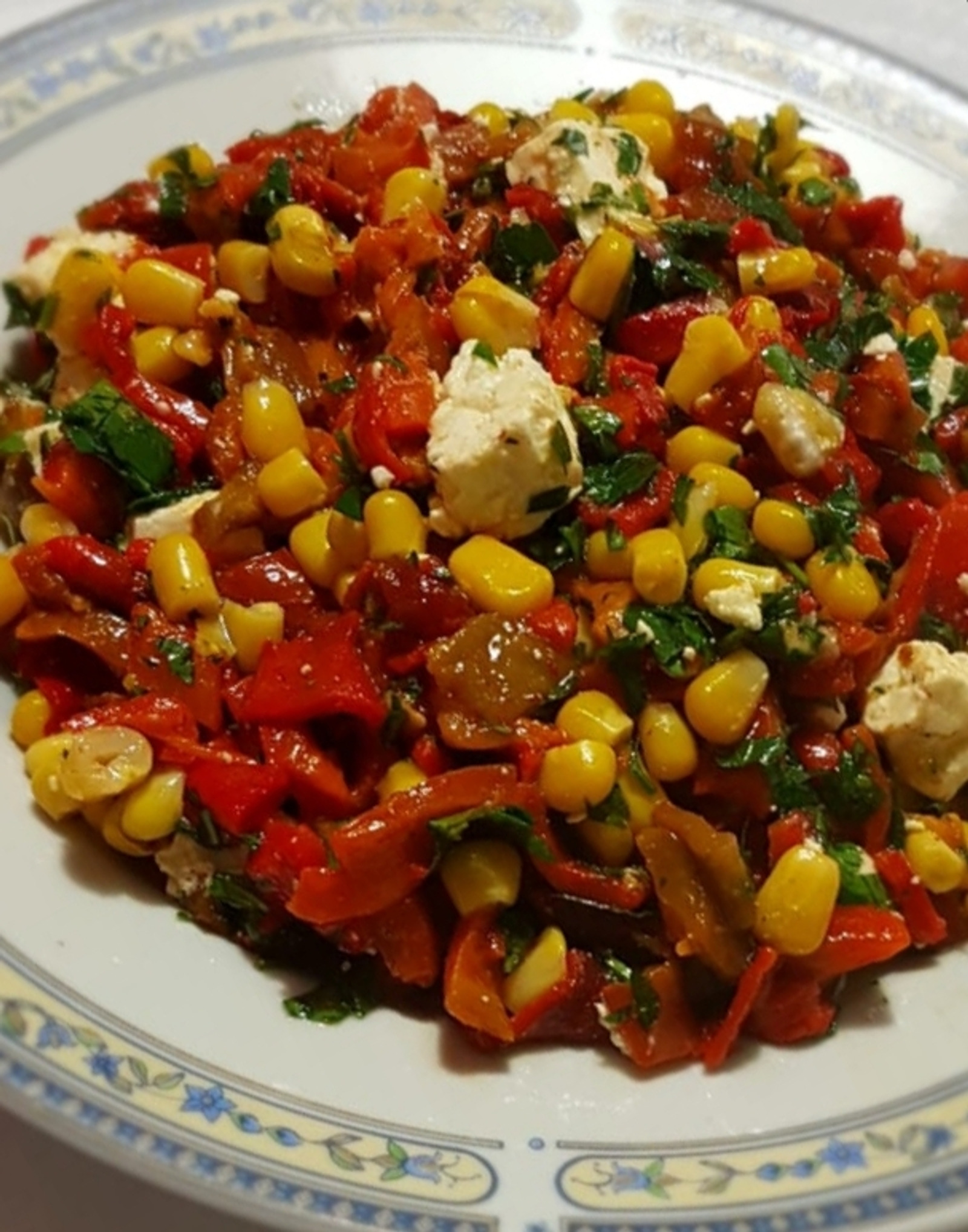 Salata od pečenih paprika i kukuruza