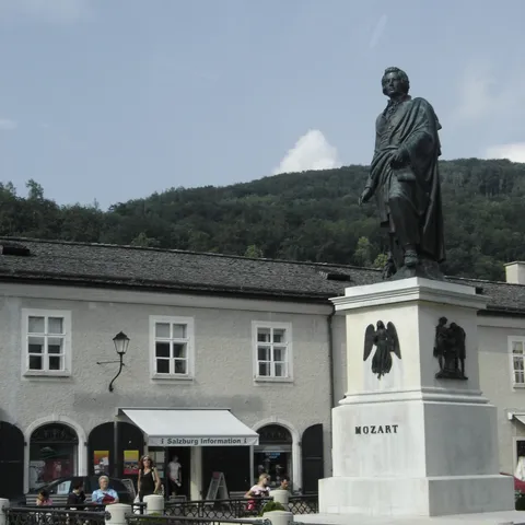 Mozartov spomenik u Salzburgu
